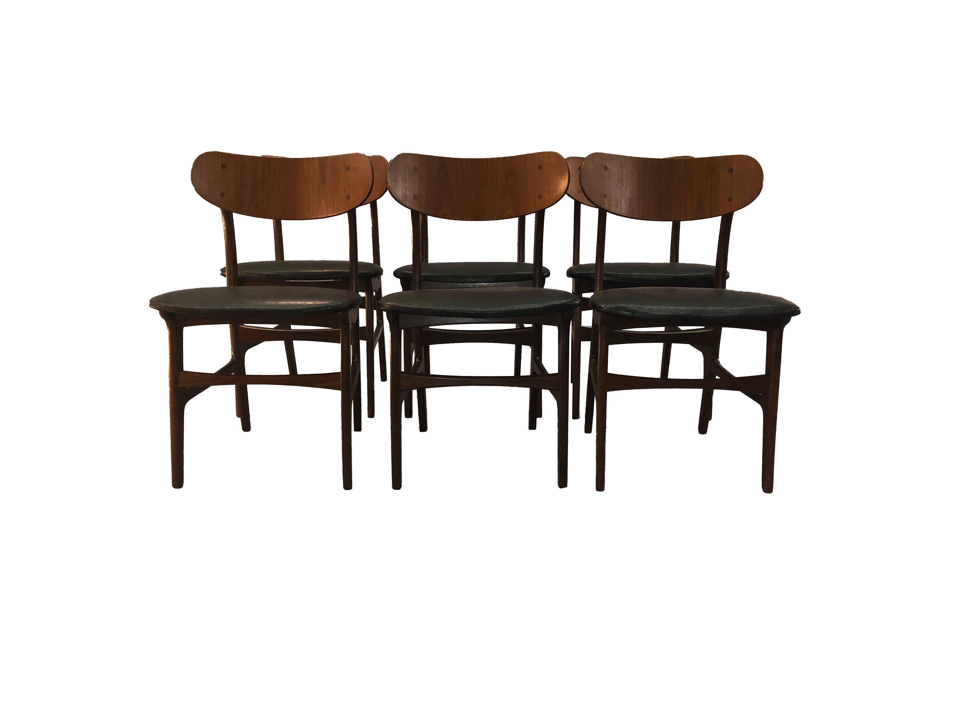 Scandinavian Modern 1960s set of six Danish teak round back dining room chairs with new Naugahyde seats. The chairs are attributed to Johannes Anderson design. Newly refinished. Seat, 18.25 inches H. Unmarked.