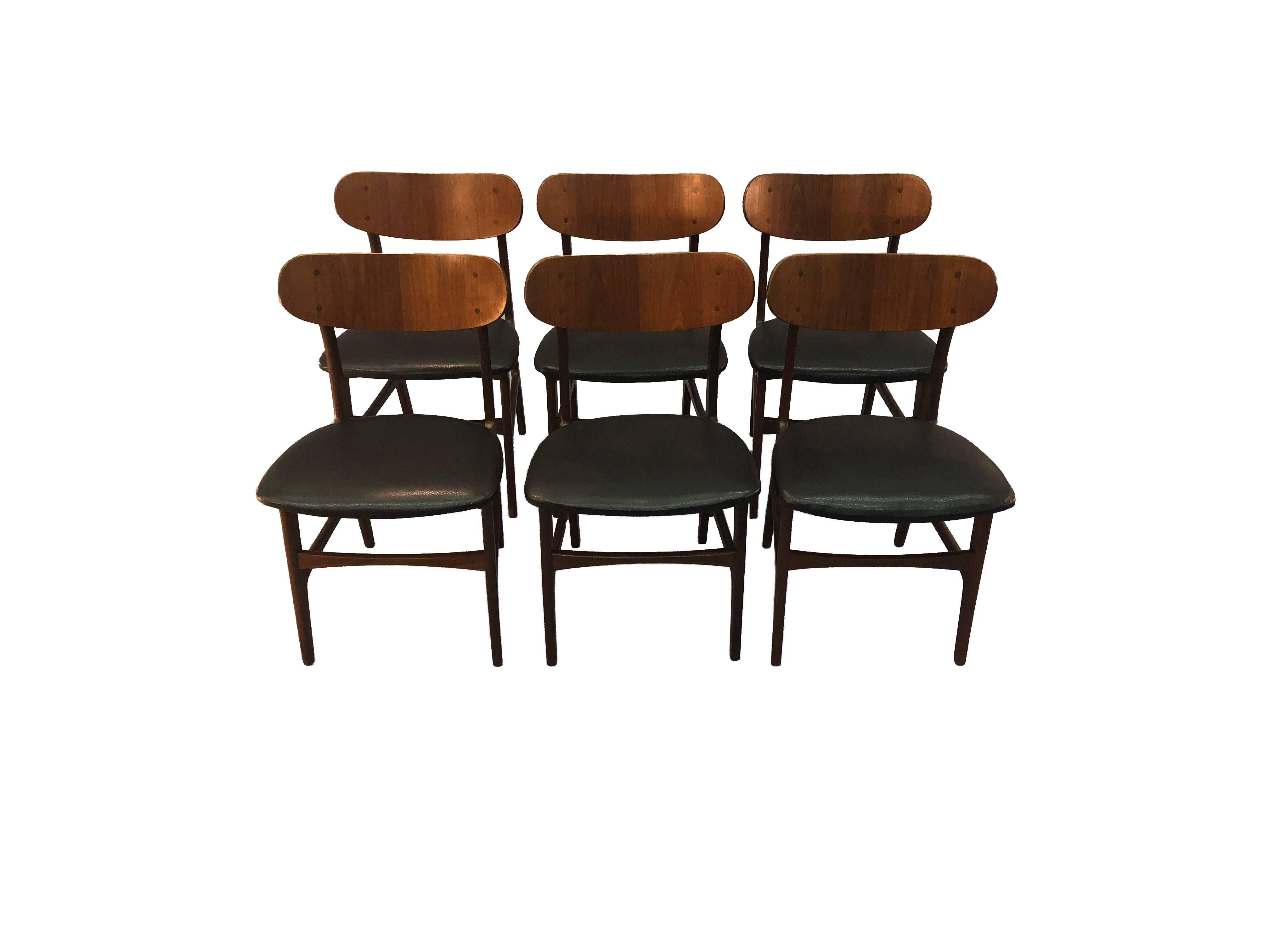 Scandinavian Modern Danish Teak Round Back Dining Chairs Attributed to Johannes Anderson, Set of Six For Sale