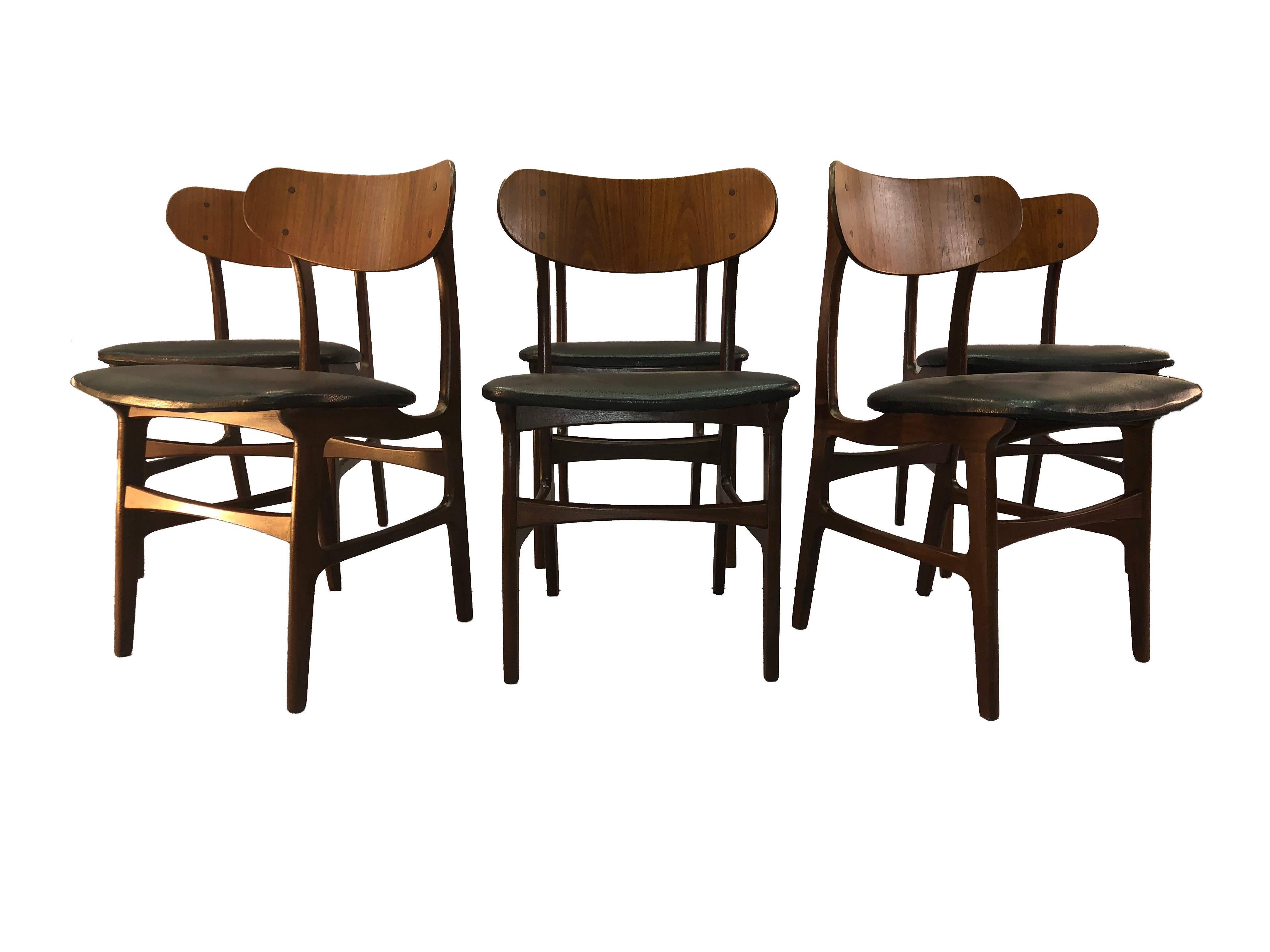Danish Teak Round Back Dining Chairs Attributed to Johannes Anderson, Set of Six In Excellent Condition For Sale In Amherst, NH