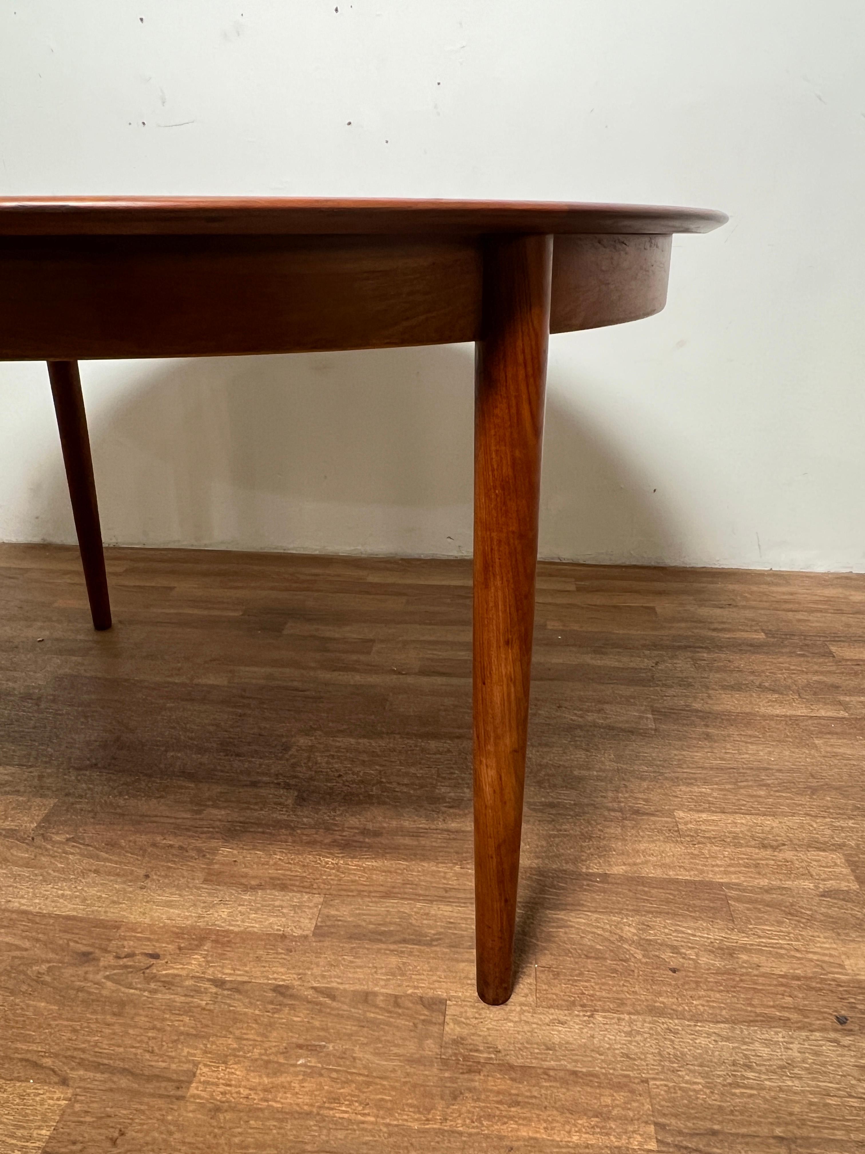 Danish Teak Round Dining Table With Two Leaves, Circa 1960s 5
