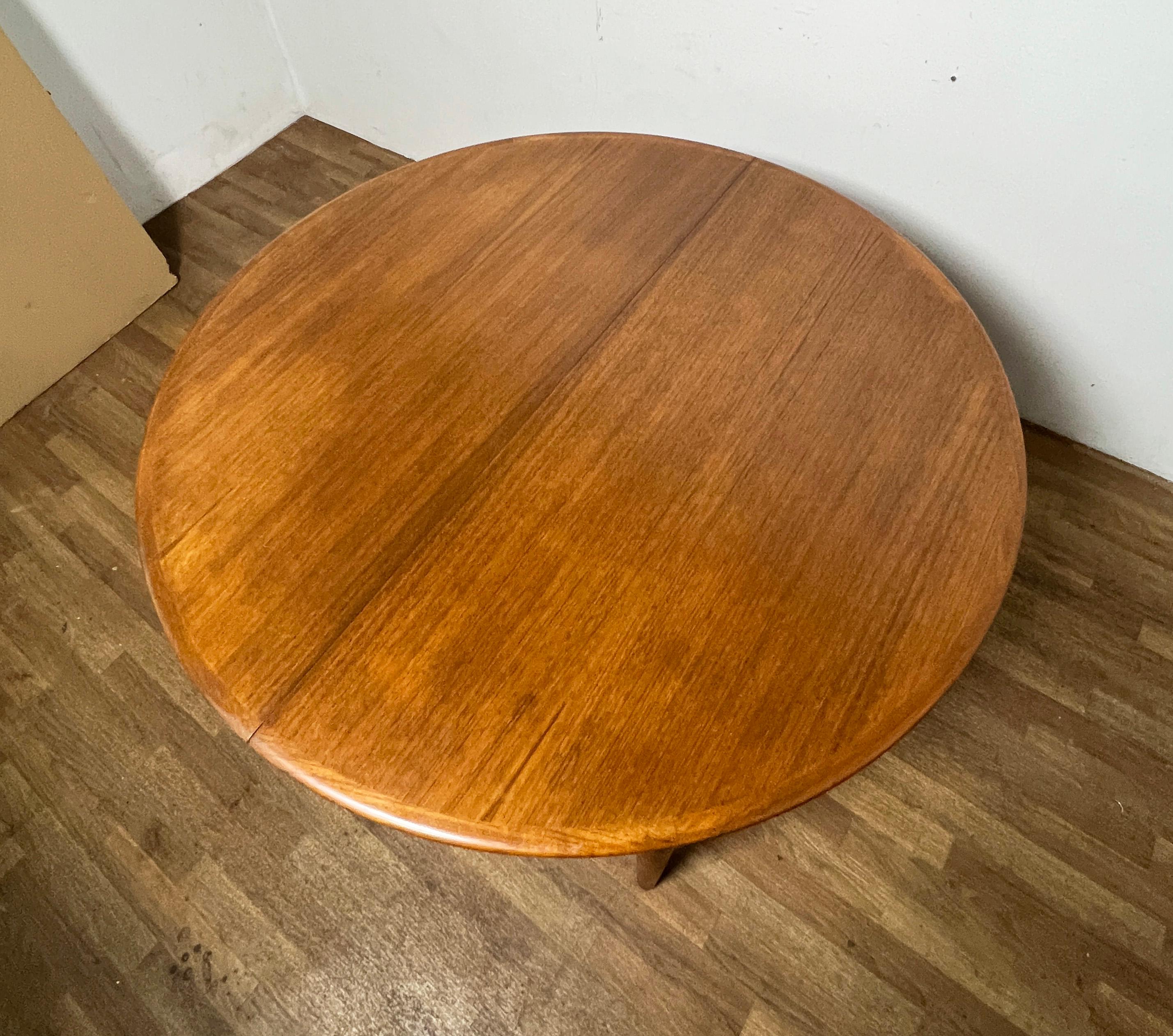 Danish Teak Round Dining Table With Two Leaves, Circa 1960s In Good Condition In Peabody, MA