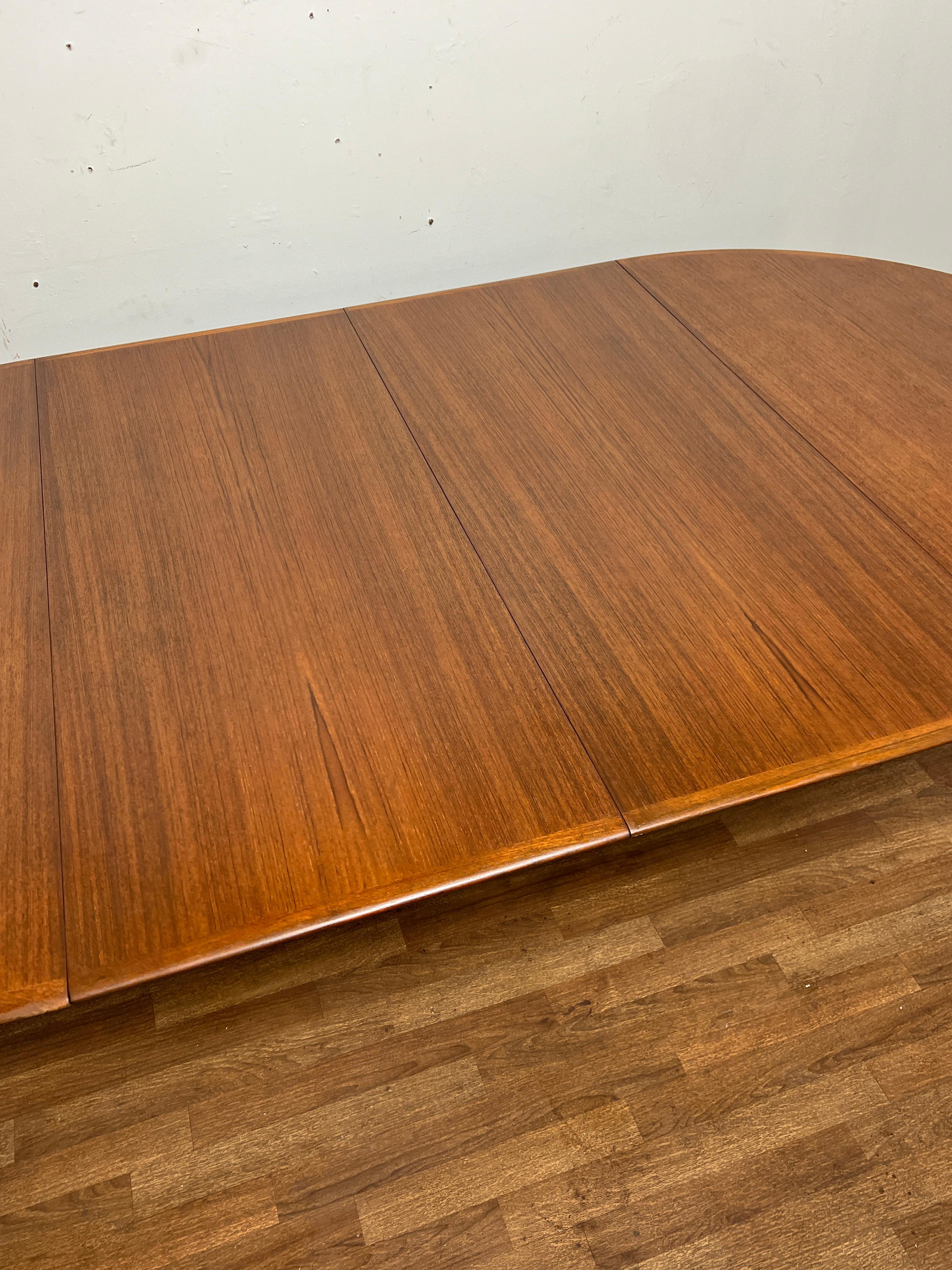 Mid-20th Century Danish Teak Round Dining Table With Two Leaves, Circa 1960s