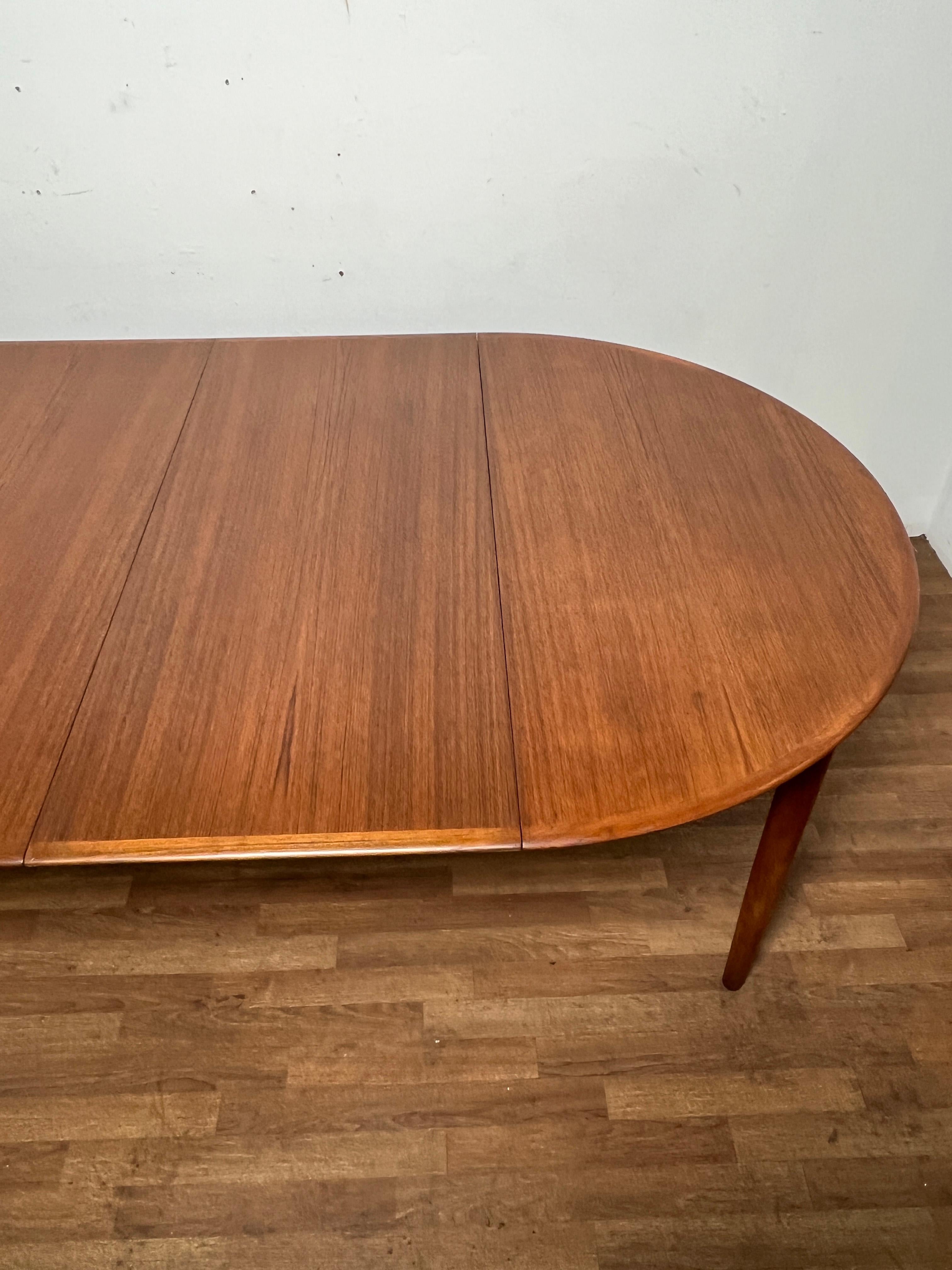 Danish Teak Round Dining Table With Two Leaves, Circa 1960s 1