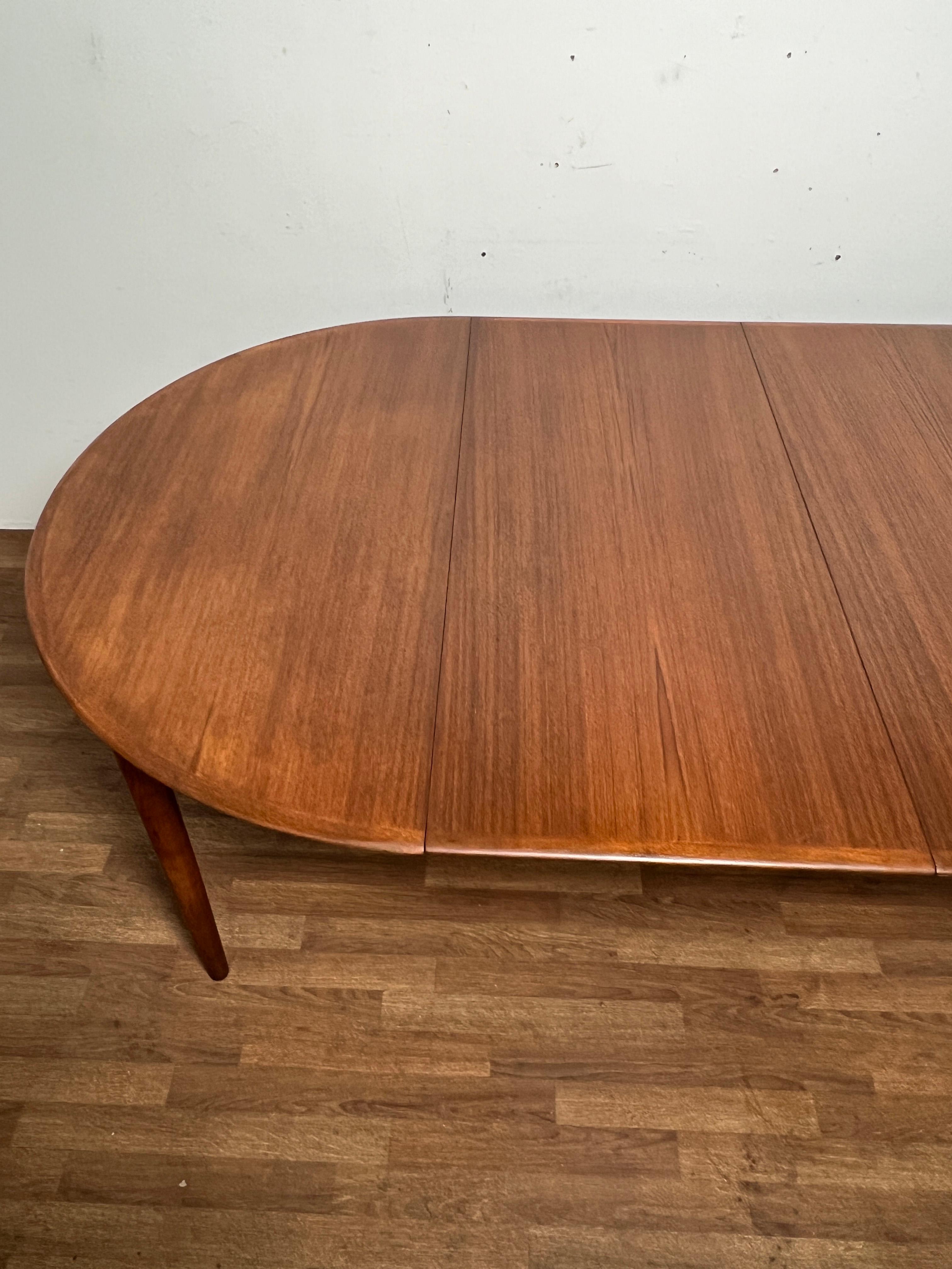 Danish Teak Round Dining Table With Two Leaves, Circa 1960s 2