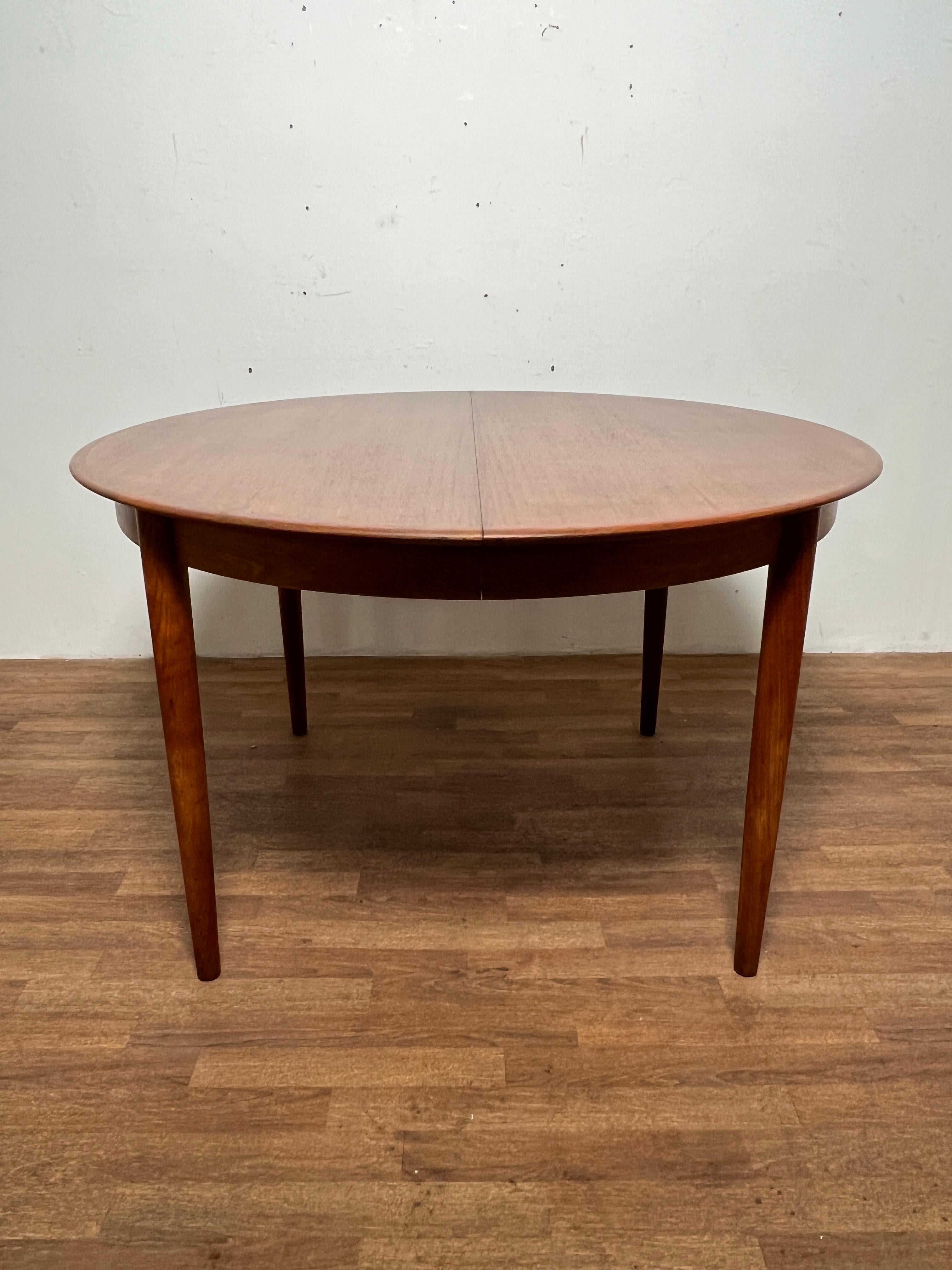 Danish Teak Round Dining Table With Two Leaves, Circa 1960s 4