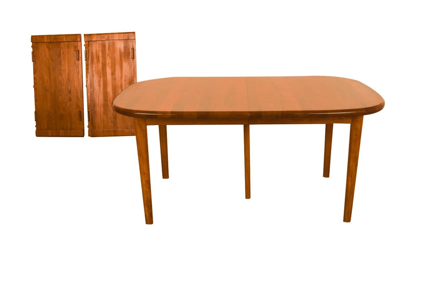 Danish Teak Rounded Corners Extendable Rectangle Dining Table  For Sale 5