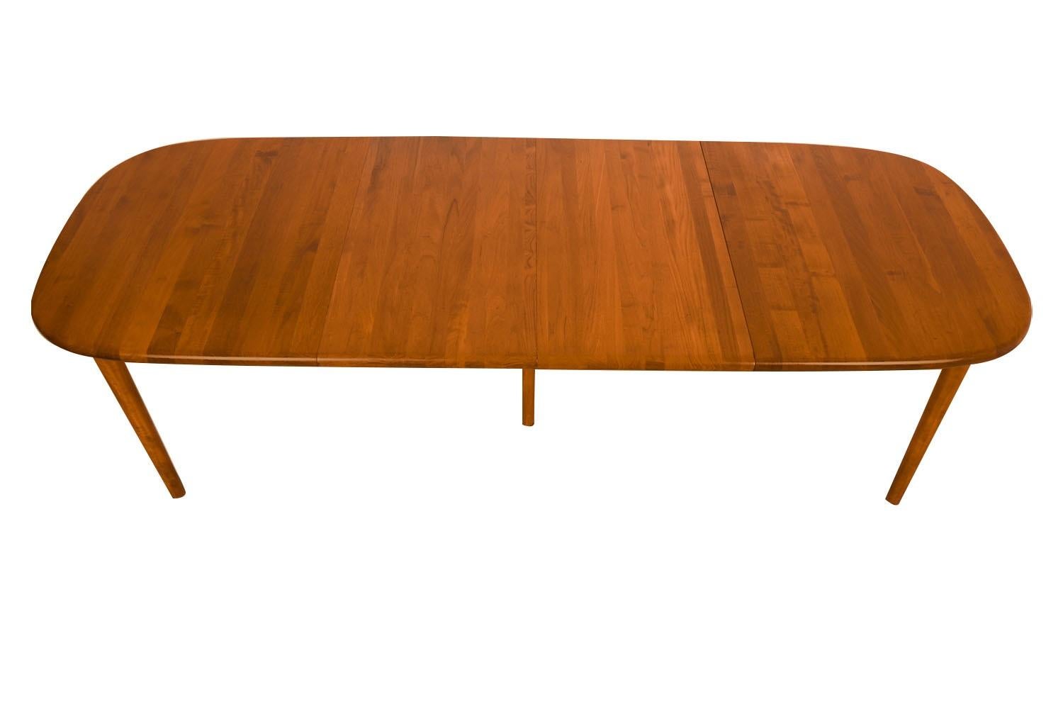 Danish Teak Rounded Corners Extendable Rectangle Dining Table  In Good Condition For Sale In Baltimore, MD