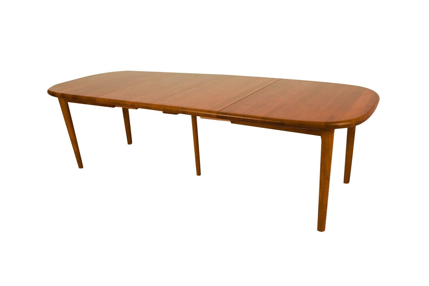 Danish Teak Rounded Corners Extendable Rectangle Dining Table  For Sale 2
