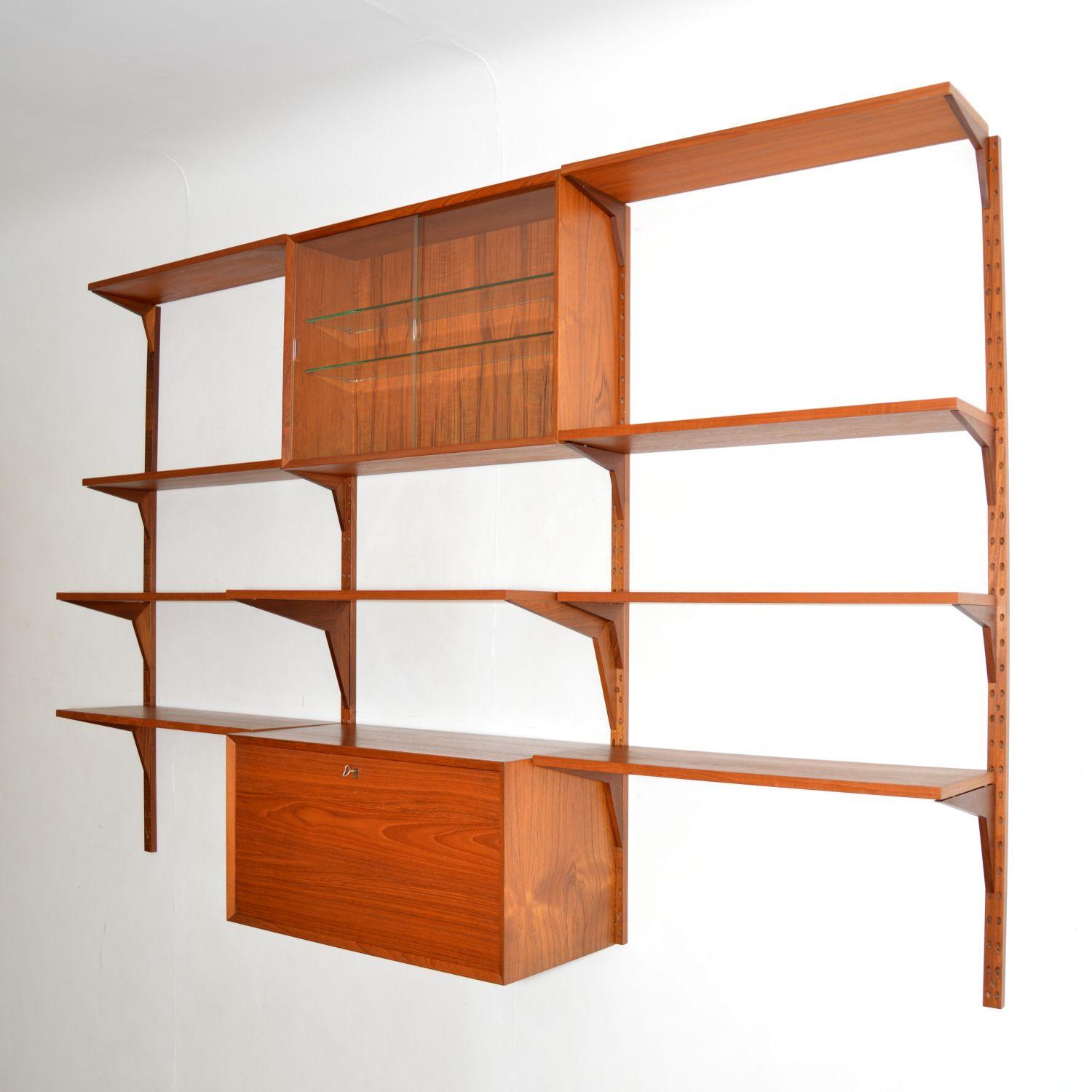 A fantastic Danish vintage teak wall mounting bookcase. This is called ‘the royal shelving unit’, it was designed by Poul Cadovius and made in Denmark by Cado. This dates from the 1960’s and was originally purchased in Heal’s.

It is a very