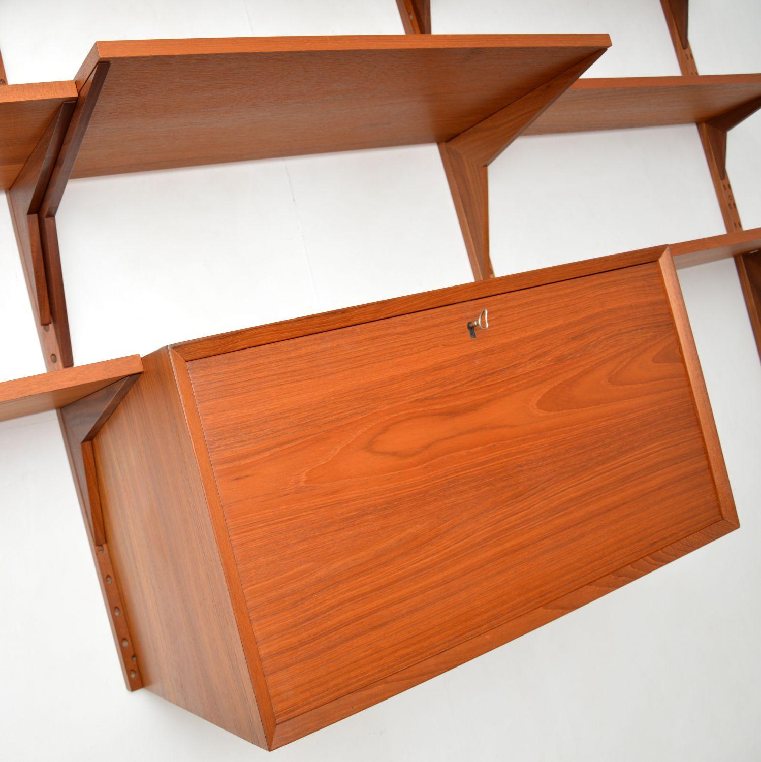 Danish Teak Royal Shelving System by Poul Cadovius In Good Condition In London, GB