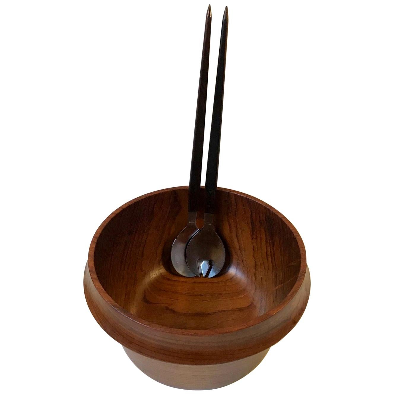 Insalatiera danese in teak con servitori di Wiggers, anni '60