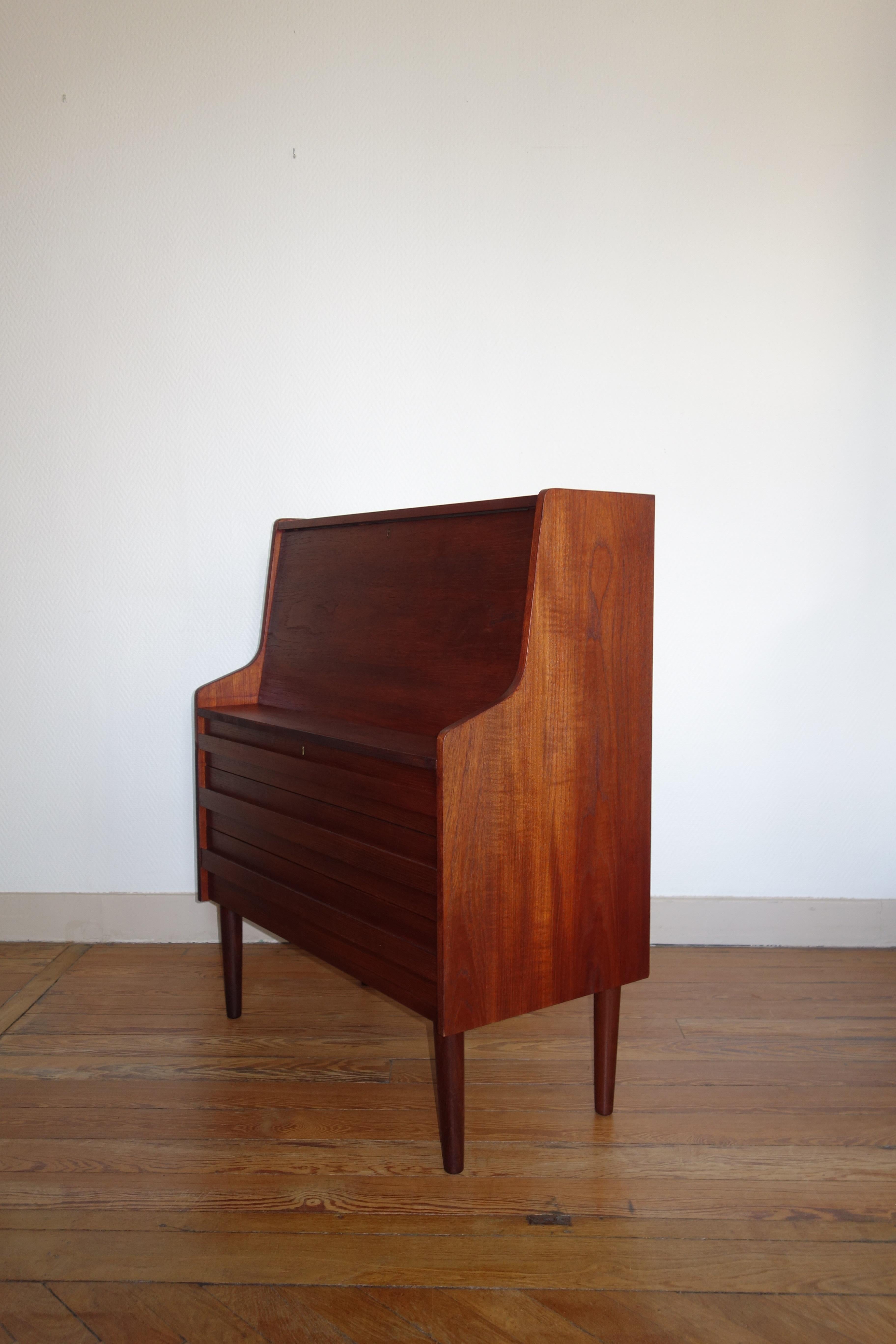 Danish Teak Secretary by Arebo, 1960s In Good Condition For Sale In BEAUNE, FR