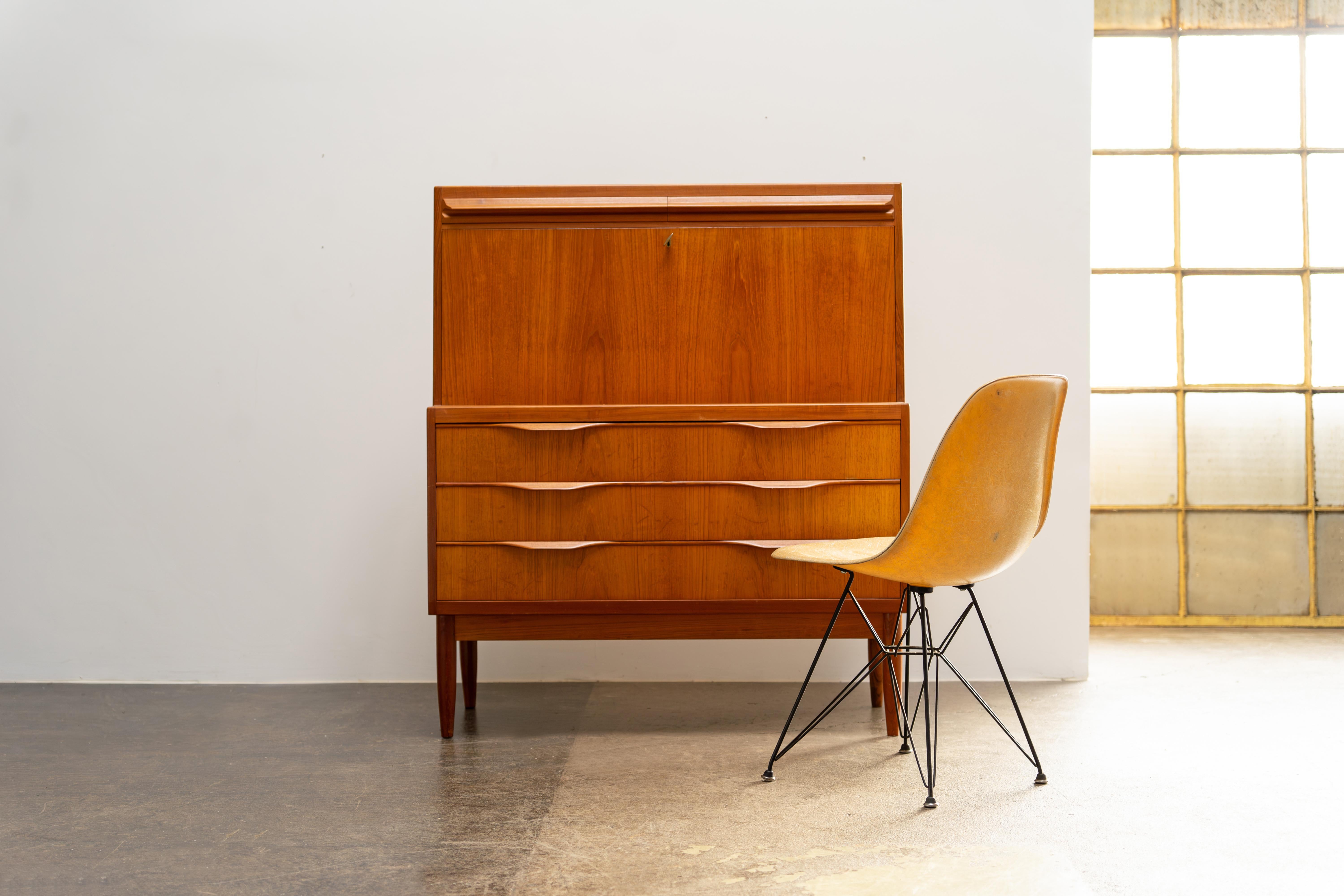 Dänischer Sekretär aus Teakholz von Erling Torvits für Klim Møbelfabrik, 1960er Jahre (Skandinavische Moderne) im Angebot