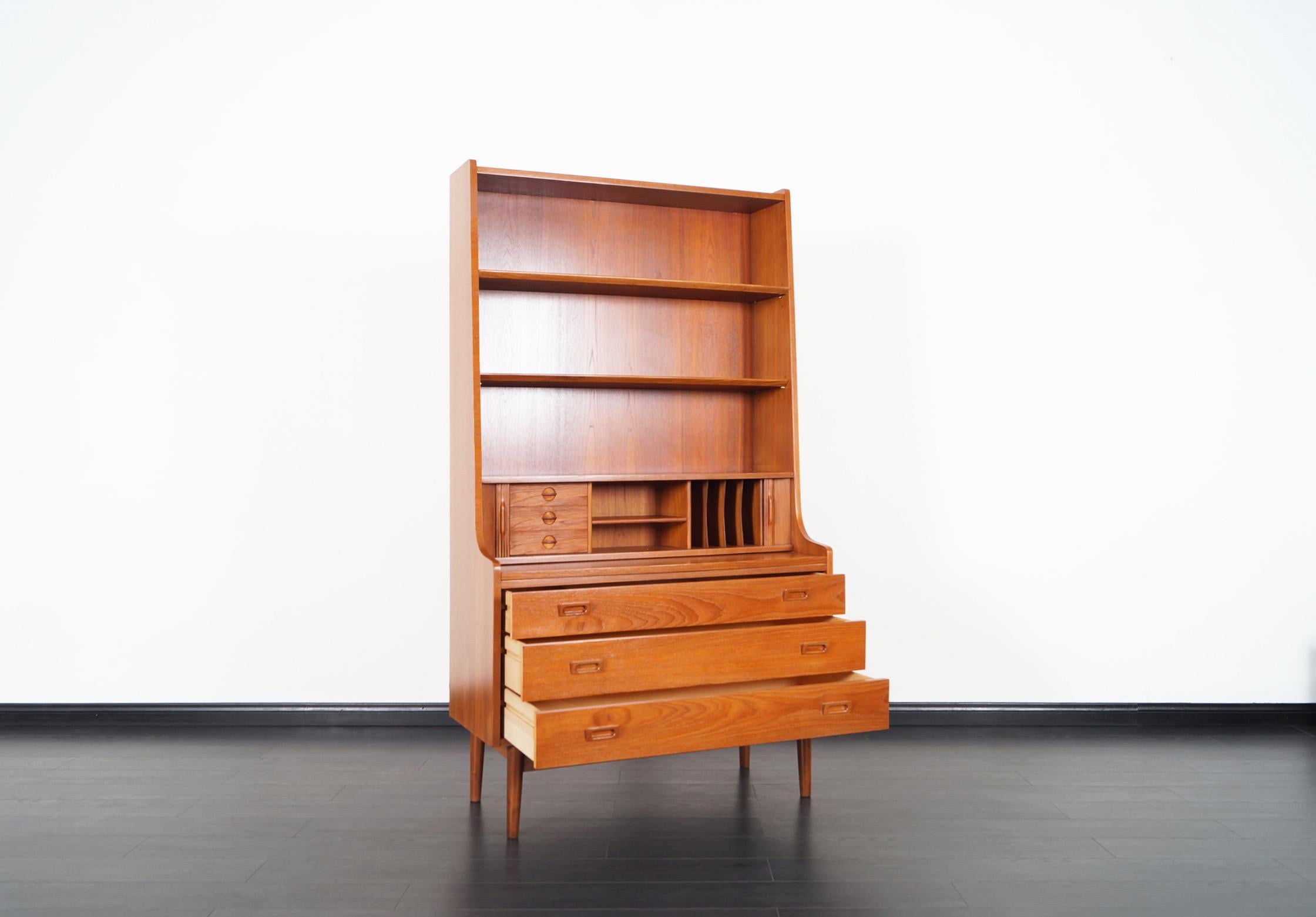 johannes sorth bookcase