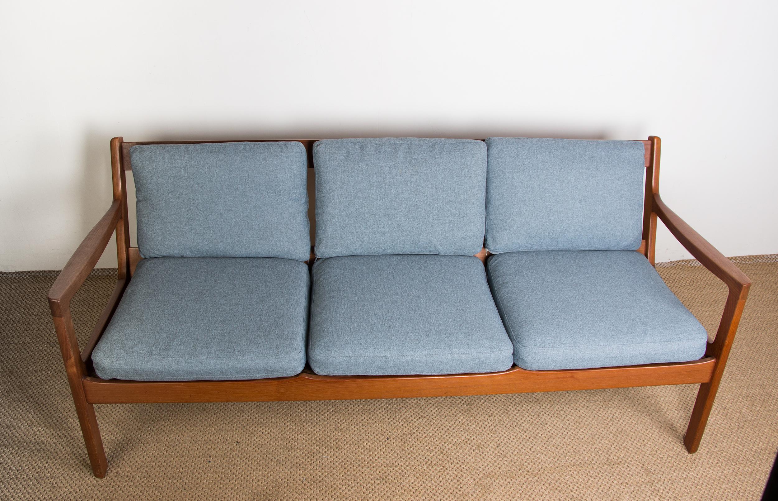 Danish Teak Senator 3-Seater Sofa by Ole Wanscher for France & Son In Good Condition In JOINVILLE-LE-PONT, FR
