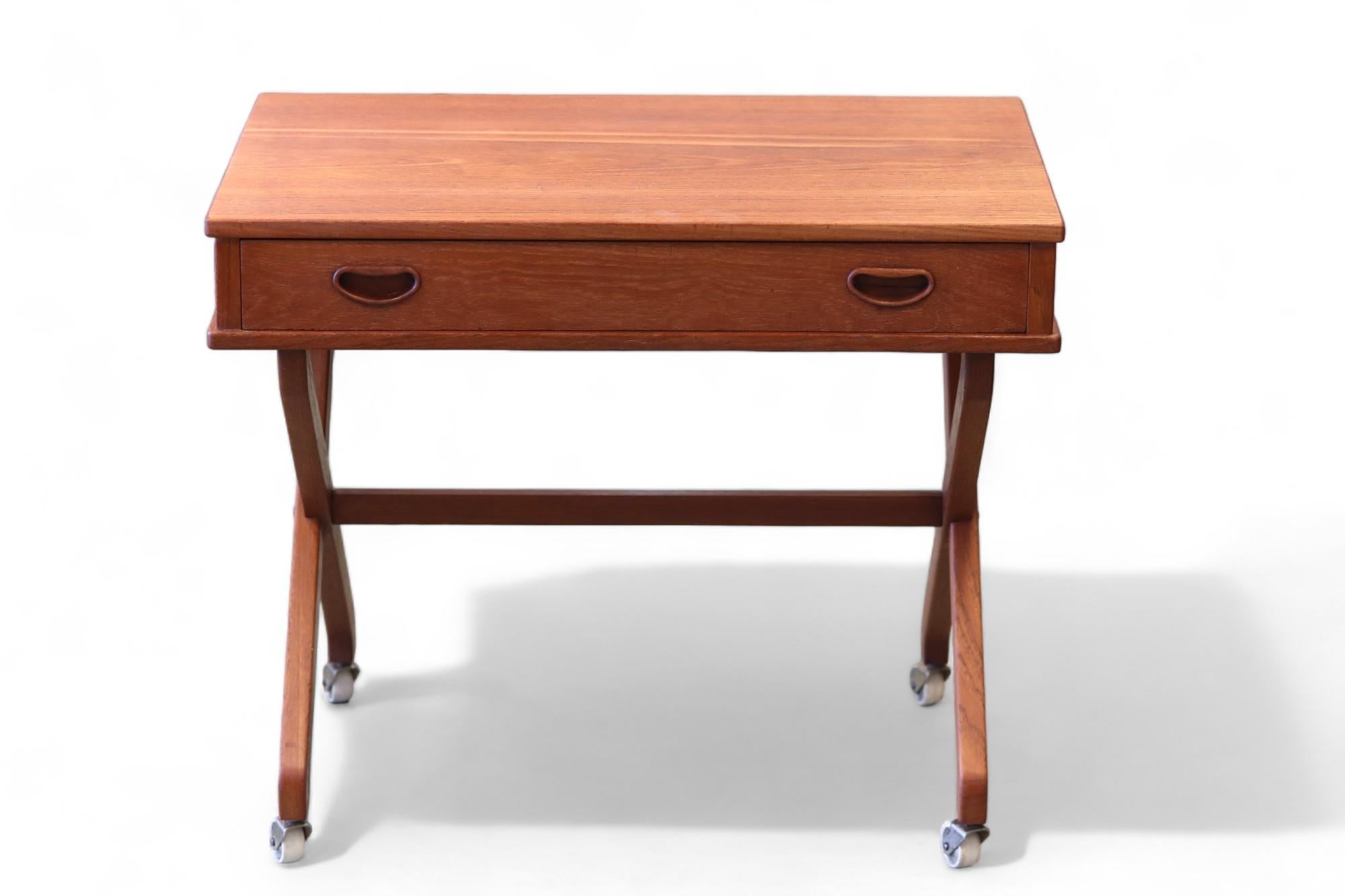 Mesa de costura danesa de teca con cajón, años 60 en venta 2