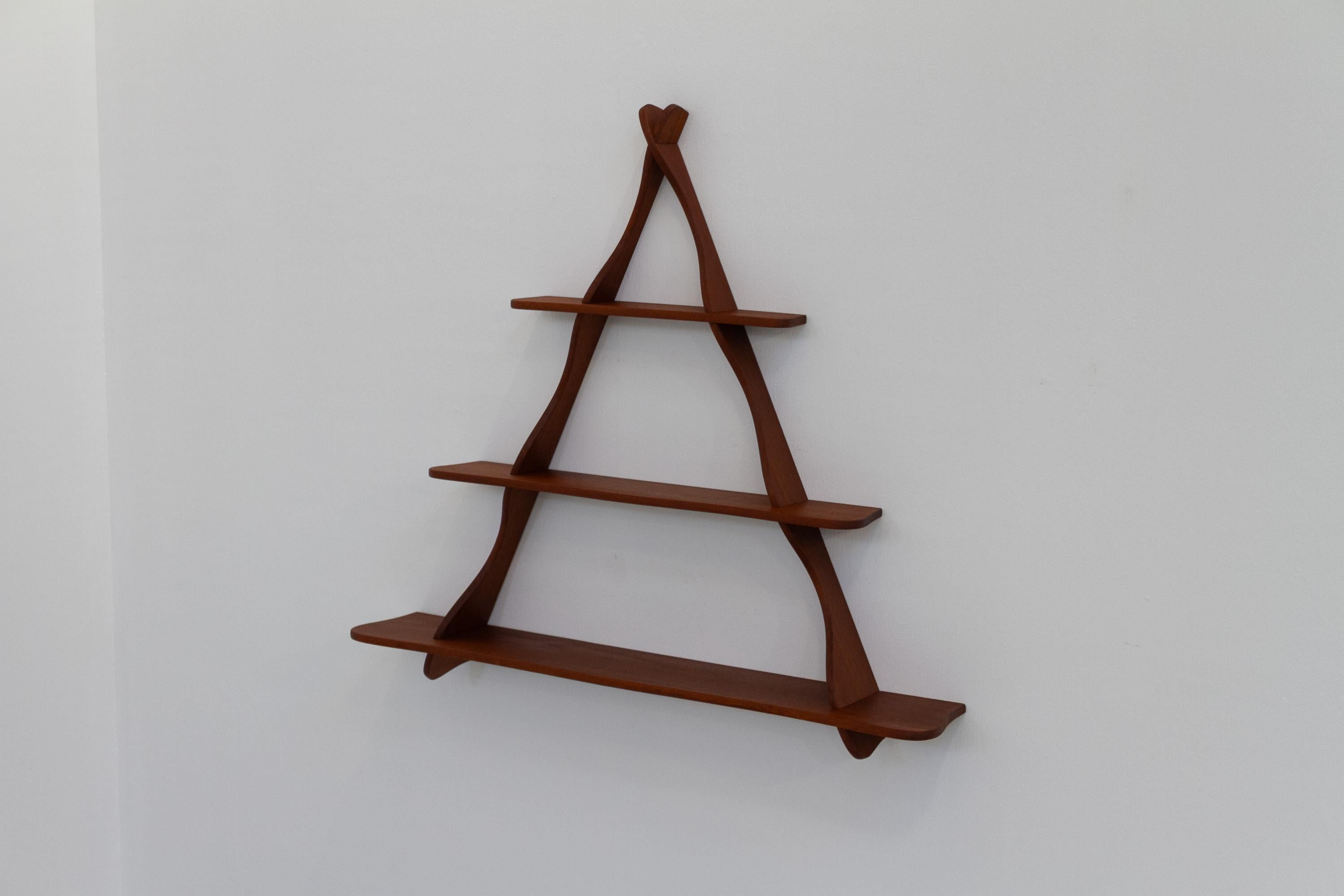 Danish Teak Shelf attributed to Peder Moos, 1950s.

Scandinavian Mid-Century Modern triangular shelving unit in solid teak.
These knockdown wall shelves are attributed to Peder Moos, Denmark. They can reassebled without the use of tools.
Beautiful