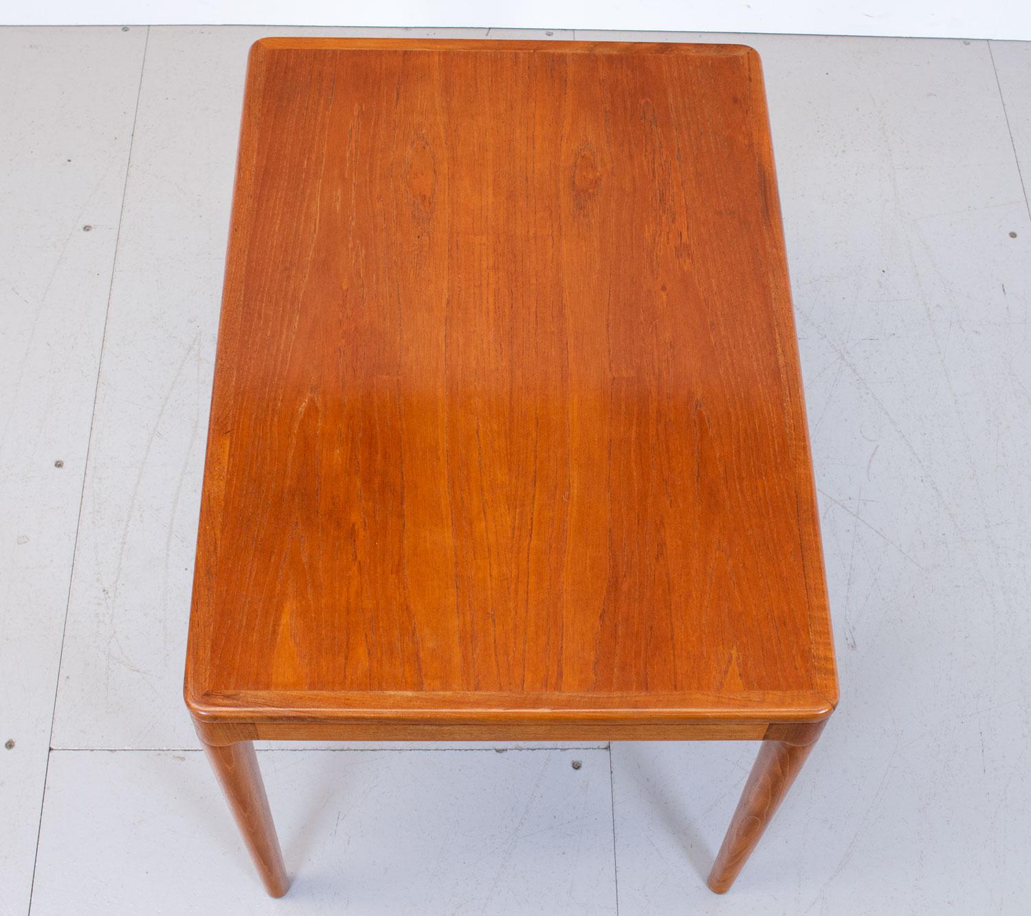 Danish Teak Side Table by Arne Hovmand-Olsen for Mogens Kold, 1960s In Good Condition For Sale In Southampton, GB