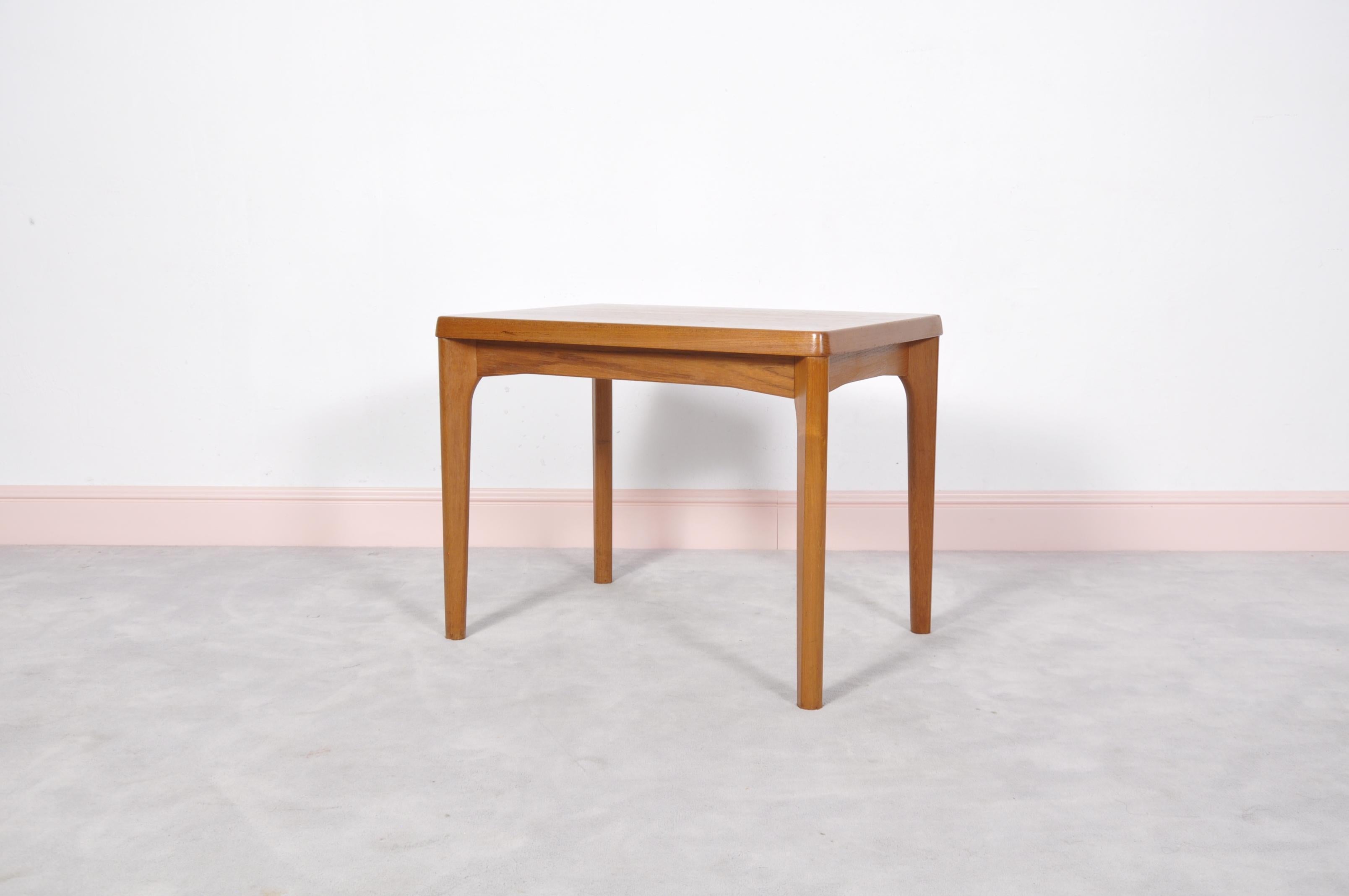 This side table was designed by Henning Kjærnulf during the 1960s and was manufactured for Vejle Mobelfabrik in Denmark. The table is made from teak and has a height of 51 cm with a length of 64 cm. It is in an excellent vintage condition.