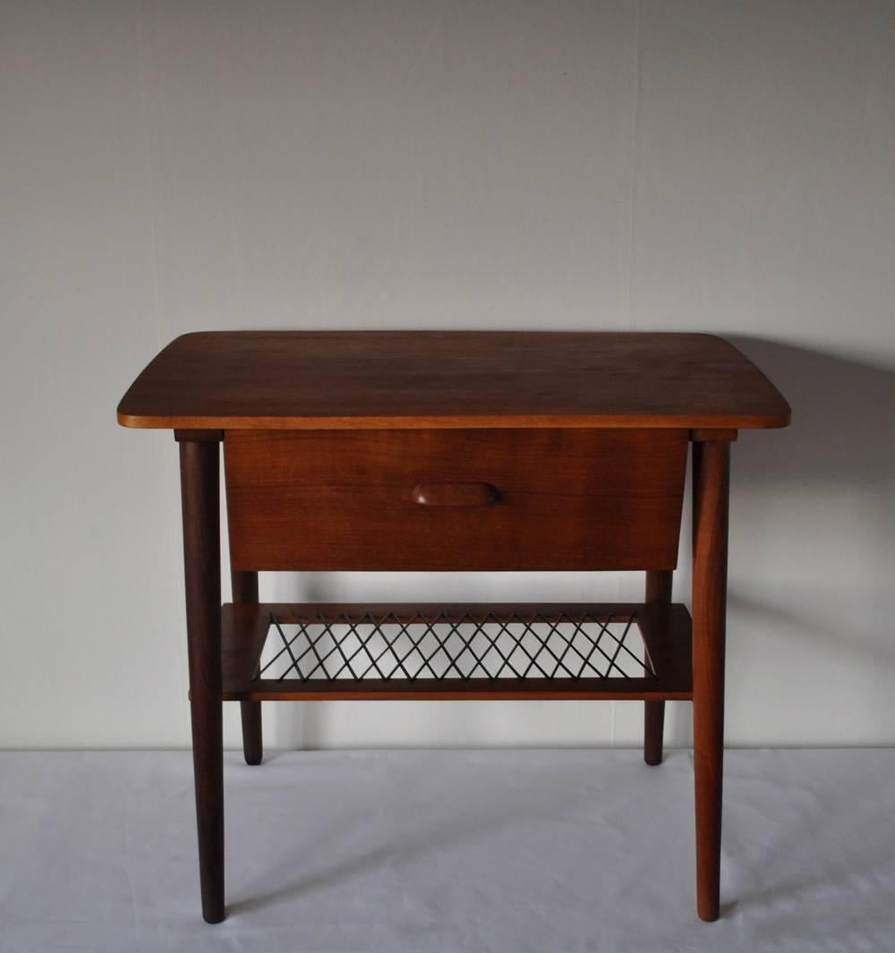 Fine Danish teak side table or nightstand.
It features one drawer and a open shelf.
Good condition.
