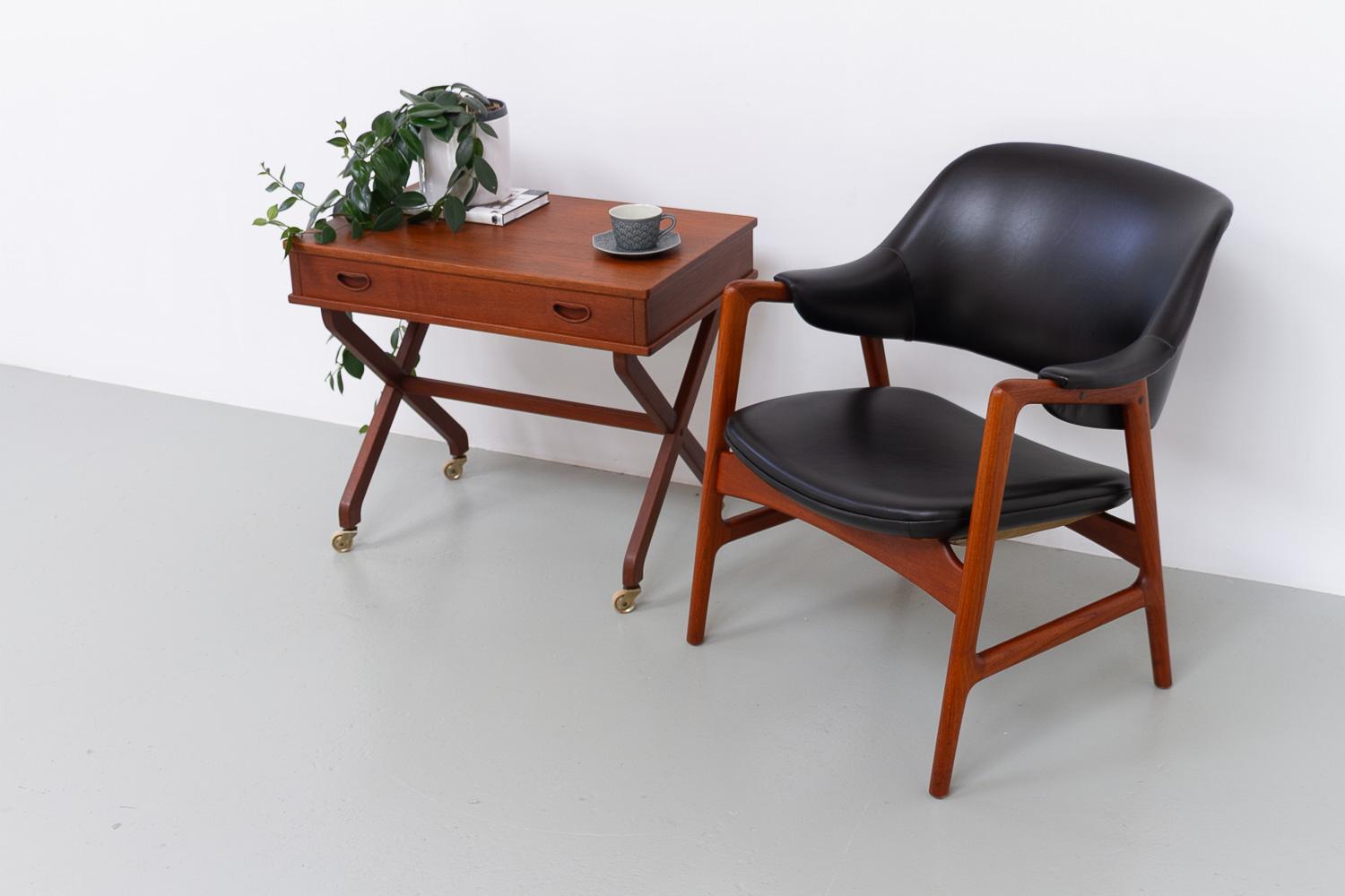 Danish Teak Side Table with Drawer, 1960s. For Sale 12