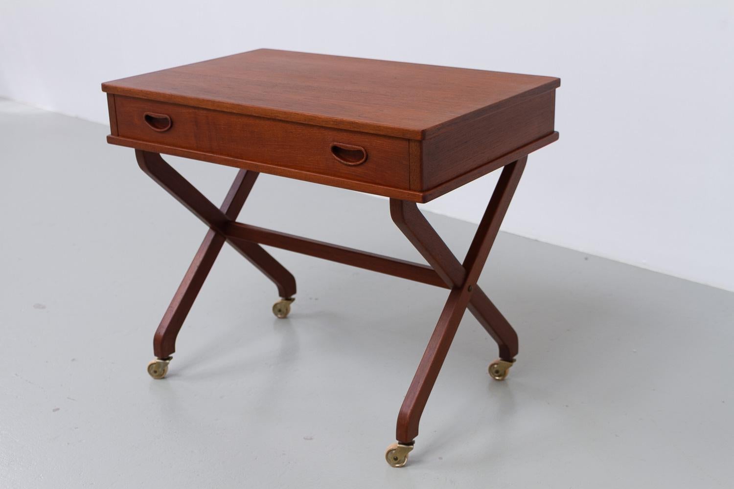 Danish Teak Side Table with Drawer, 1960s. In Good Condition For Sale In Asaa, DK