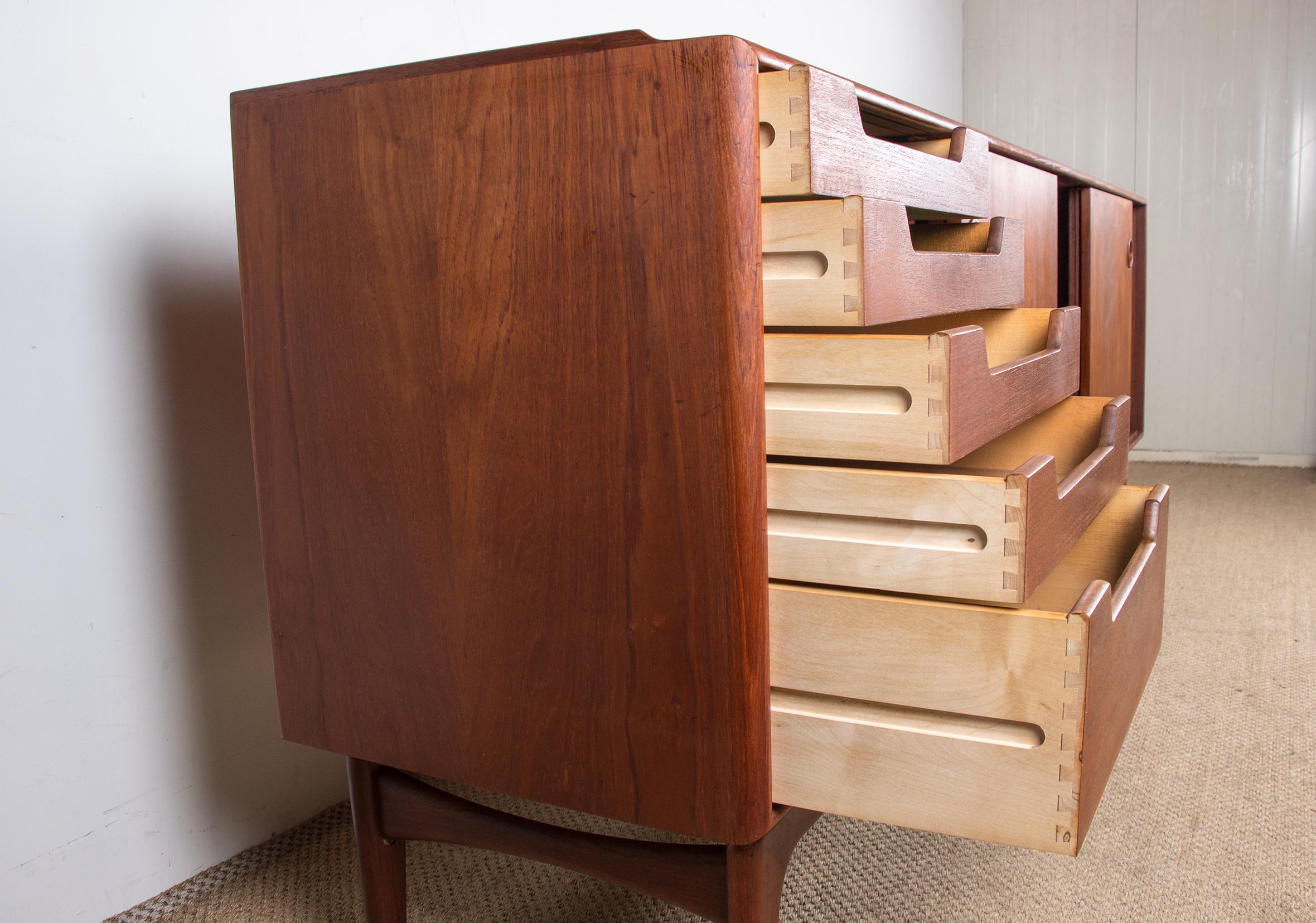 Danish Teak Sideboard by Arne Hovmand-Olsen for Mogens Kold, 1960 For Sale 5