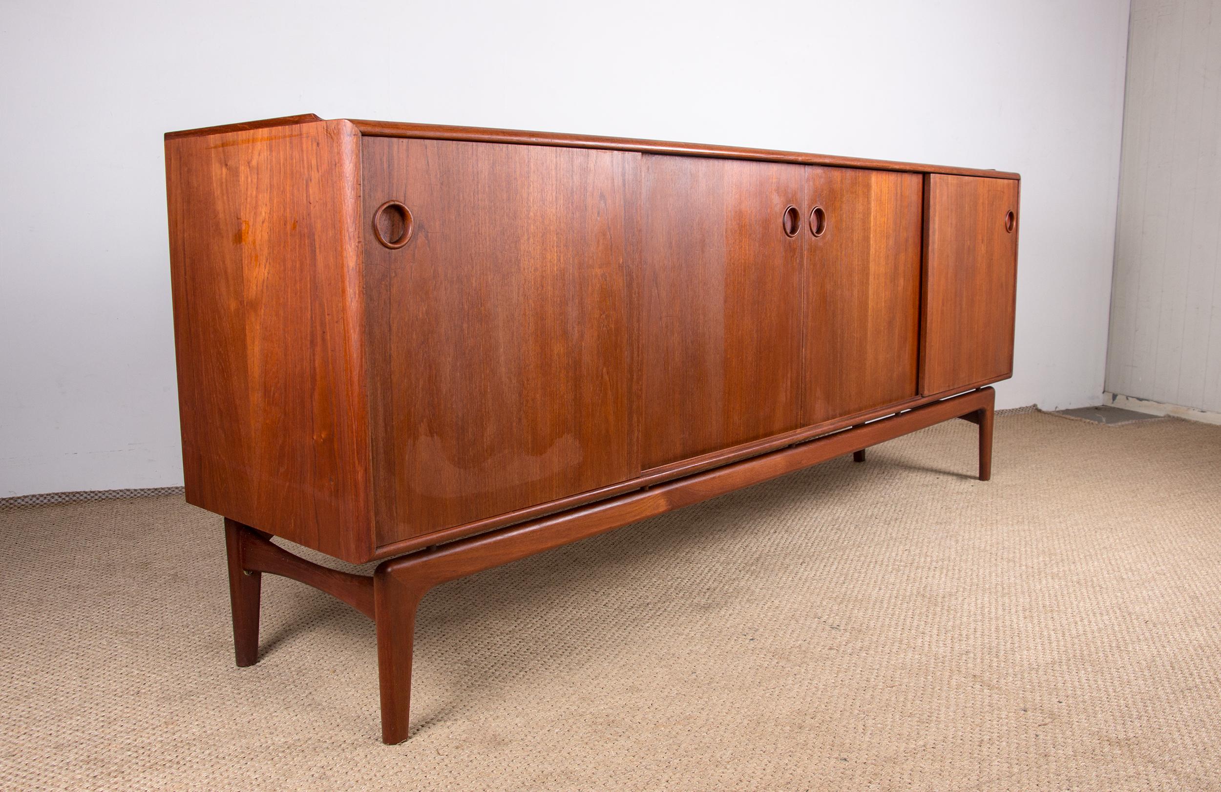 Danish Teak Sideboard by Arne Hovmand-Olsen for Mogens Kold, 1960 For Sale 10