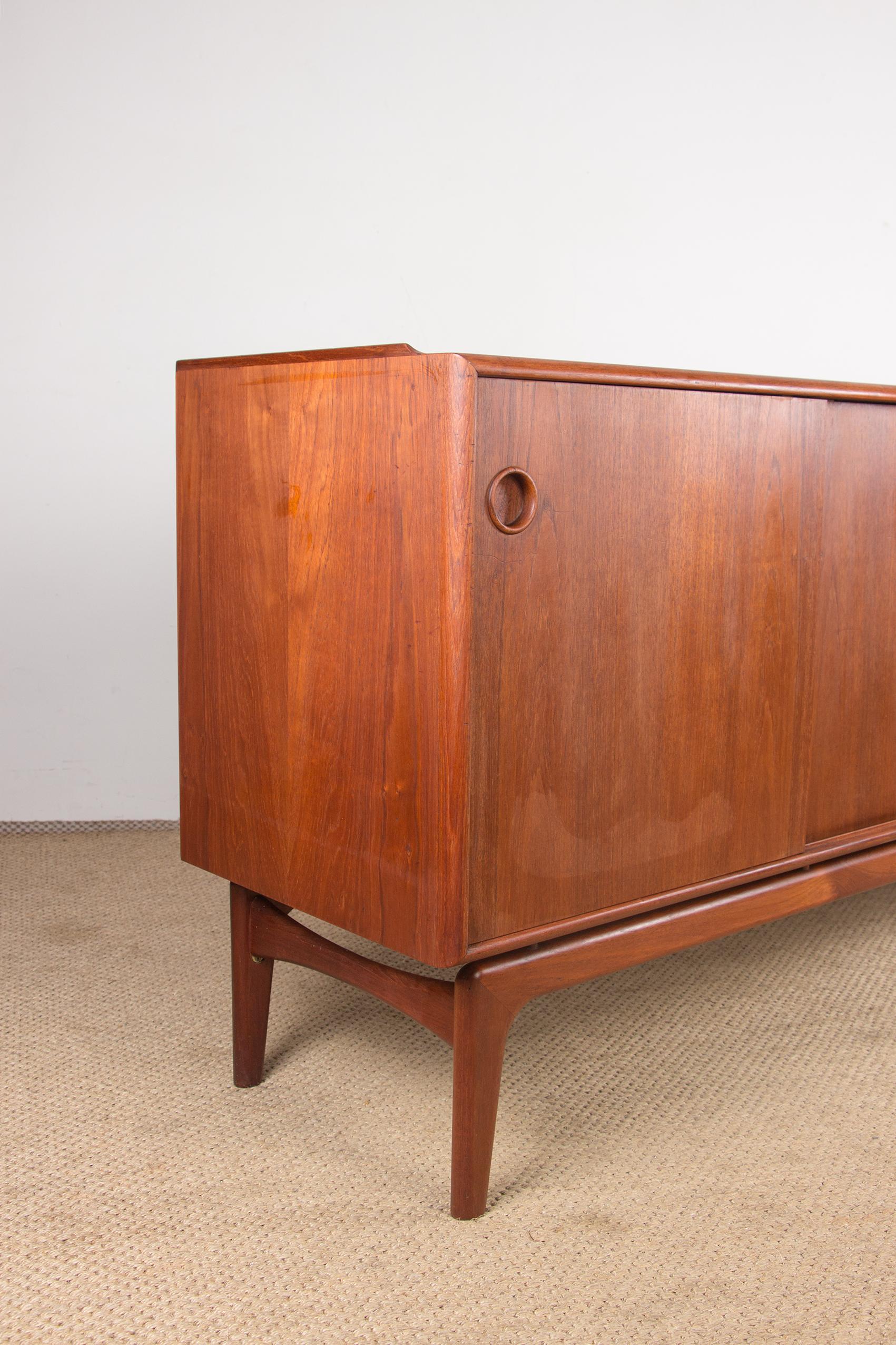 Danish Teak Sideboard by Arne Hovmand-Olsen for Mogens Kold, 1960 For Sale 11