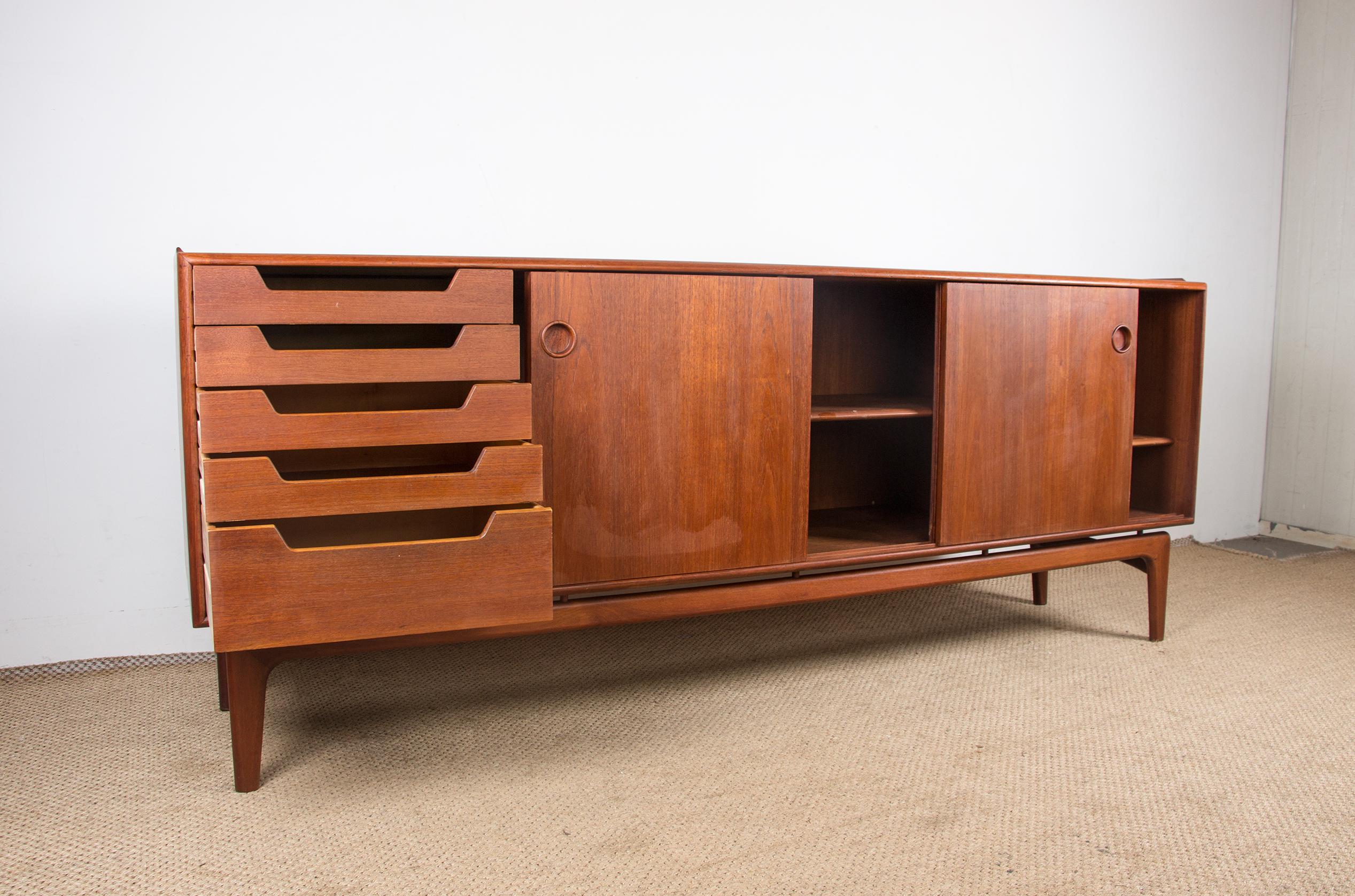 Danish Teak Sideboard by Arne Hovmand-Olsen for Mogens Kold, 1960 For Sale 3