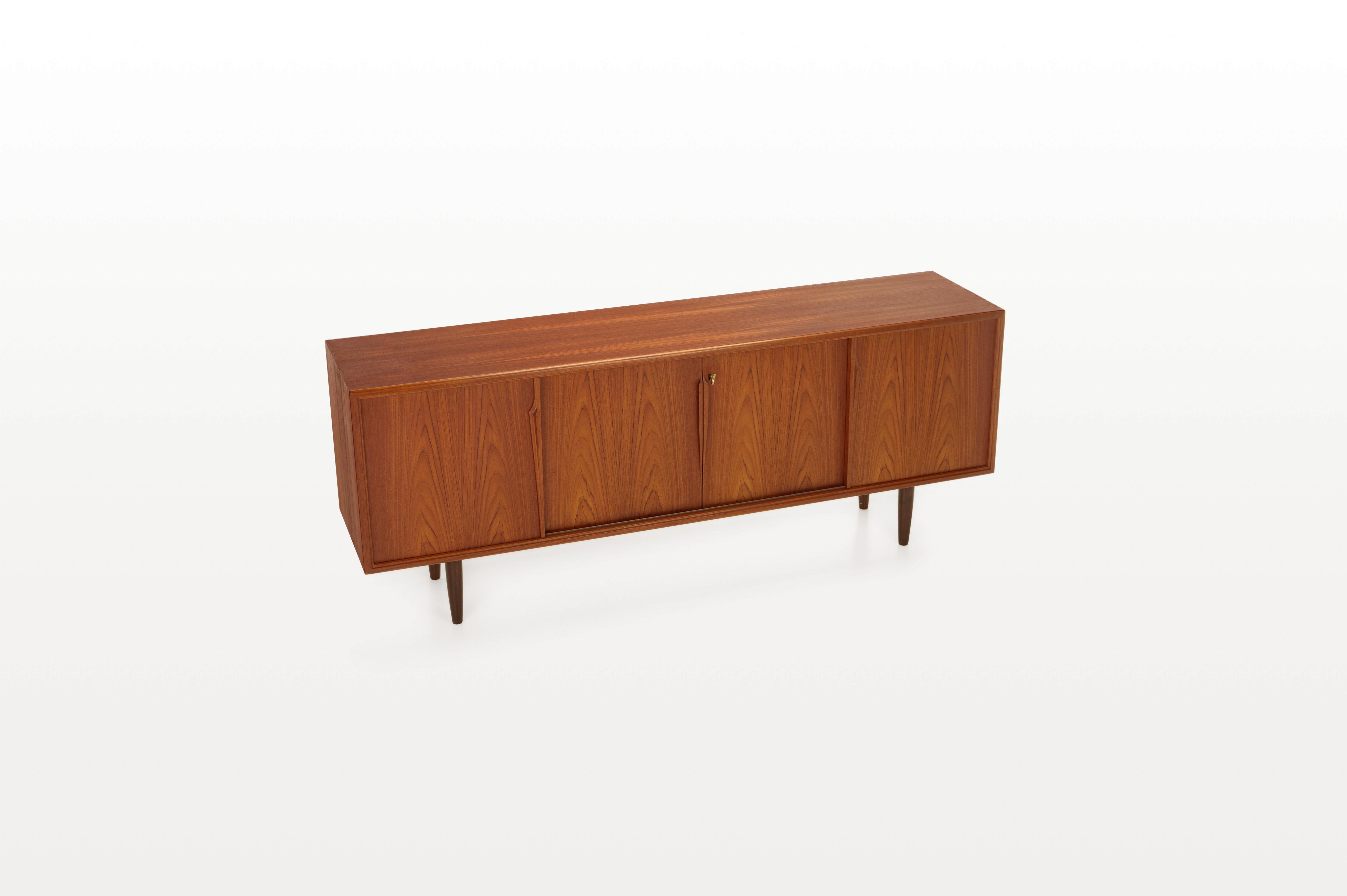 Danish Teak sideboard by Axel Christensen for Aco Møbler, Denmark, 1960s In Good Condition In Ranst, VAN