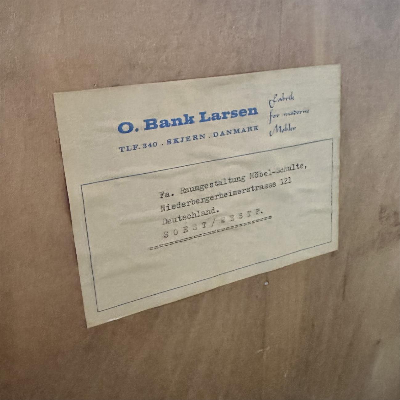 Danese Credenza danese in teak della metà del secolo scorso di O Bank Larsen in vendita
