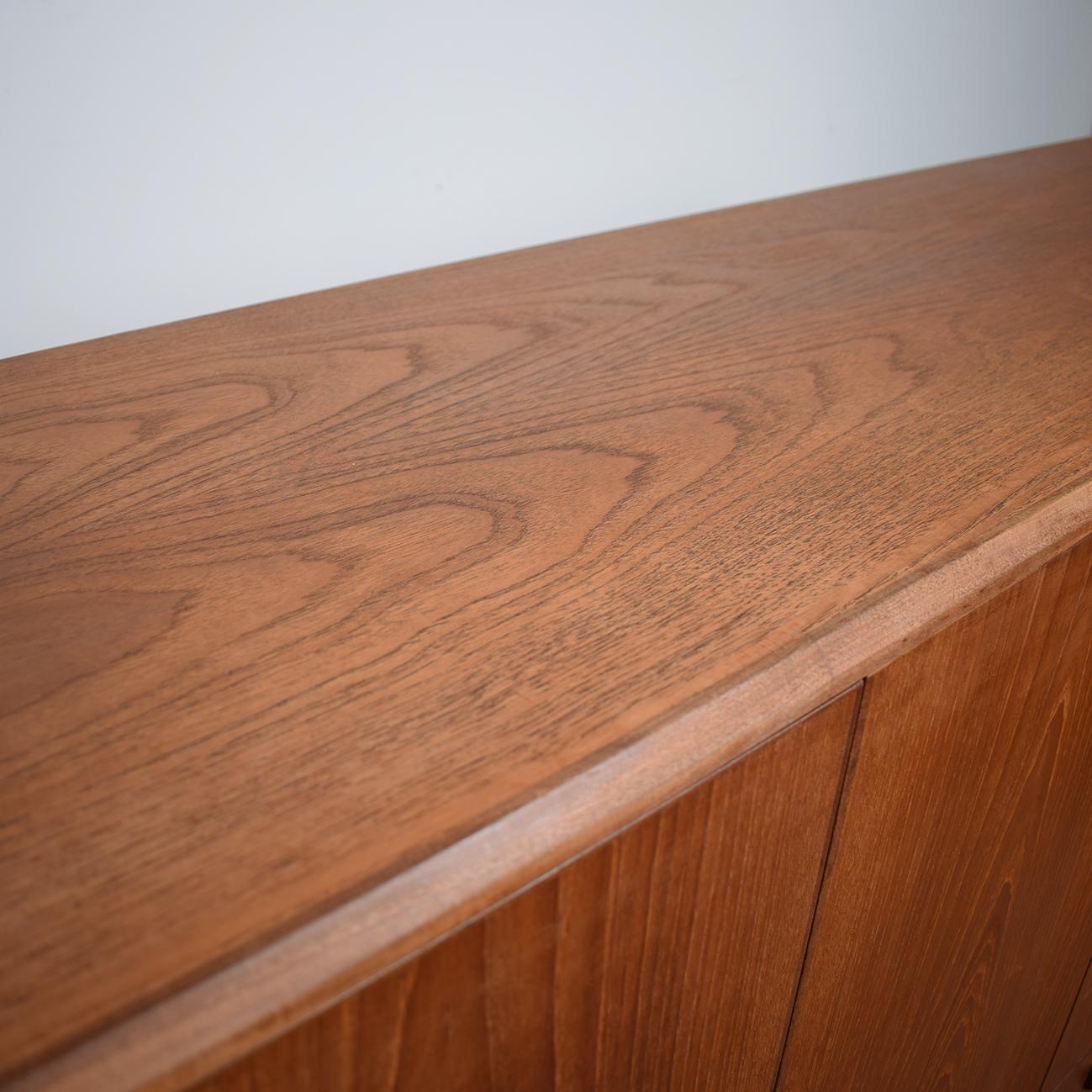 Credenza danese in teak della metà del secolo scorso di O Bank Larsen In condizioni buone in vendita a ECHT, NL