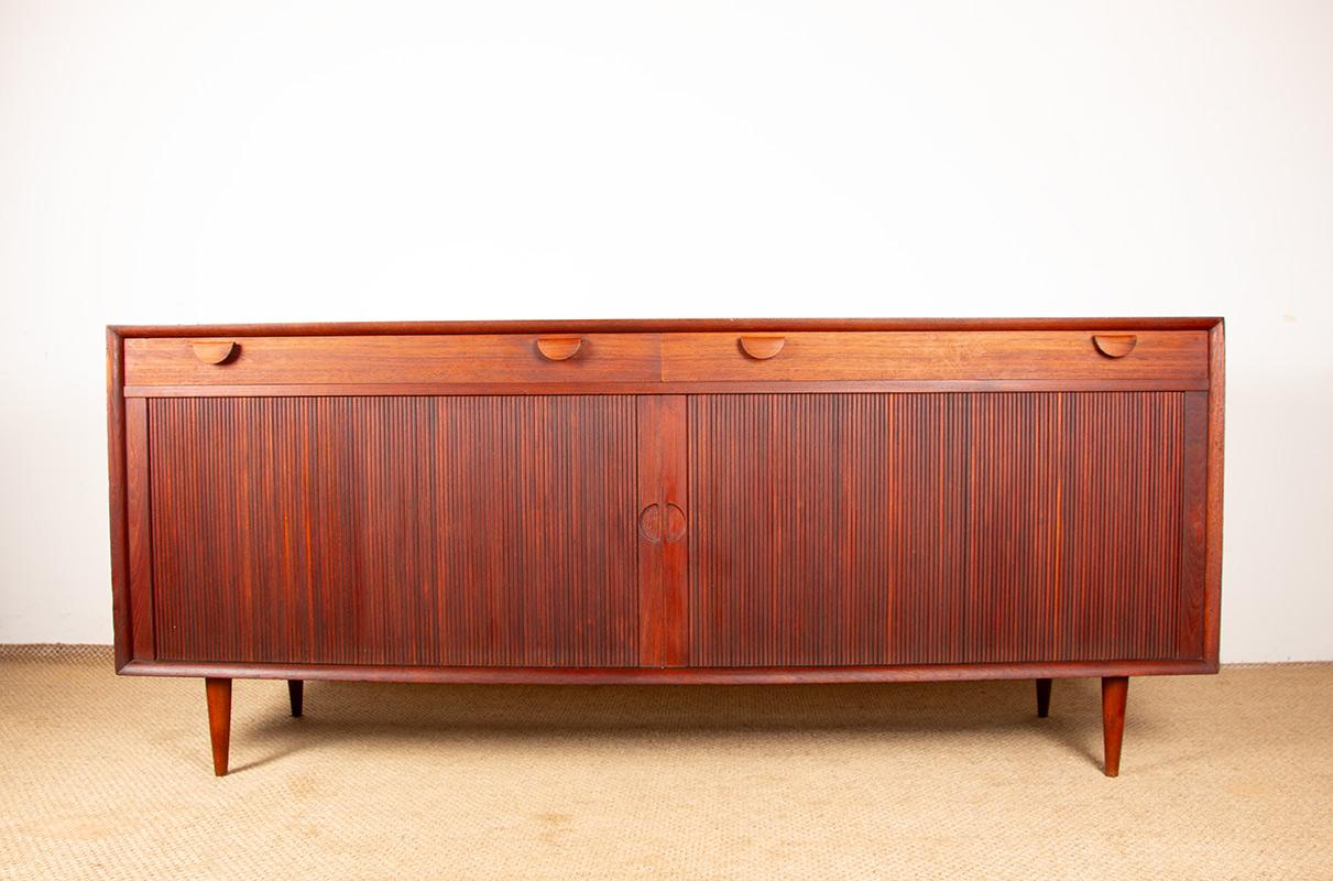 Superb Scandinavian sideboard. Two large sliding doors, known as 