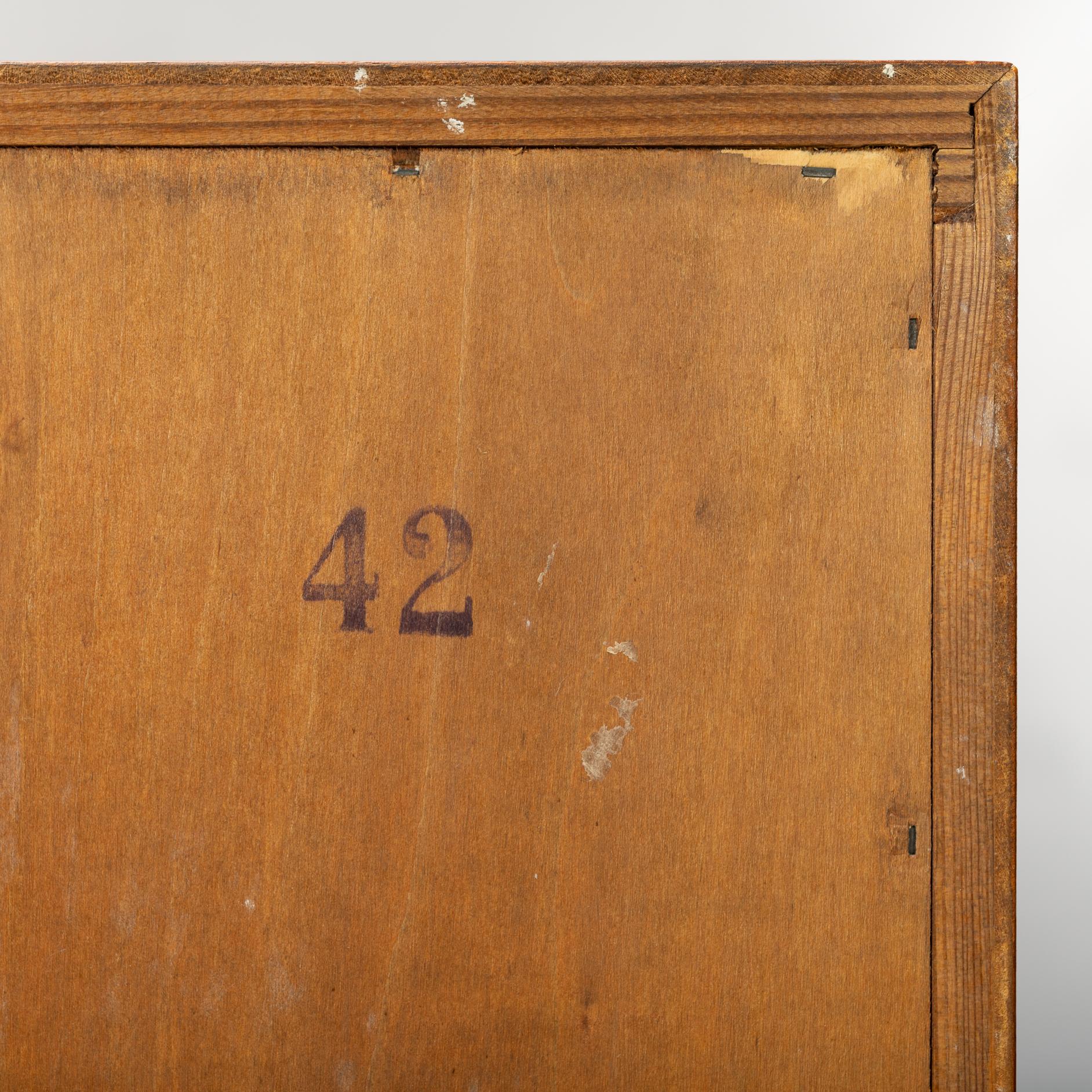 Credenza di design danese
Progettato da Carlo Jensen e realizzato da Hundevad & Co. Questa credenza è davvero un design classico. Rifinito con una splendida impiallacciatura in teak, questo mobile è dotato di grande finezza e qualità costruttiva.