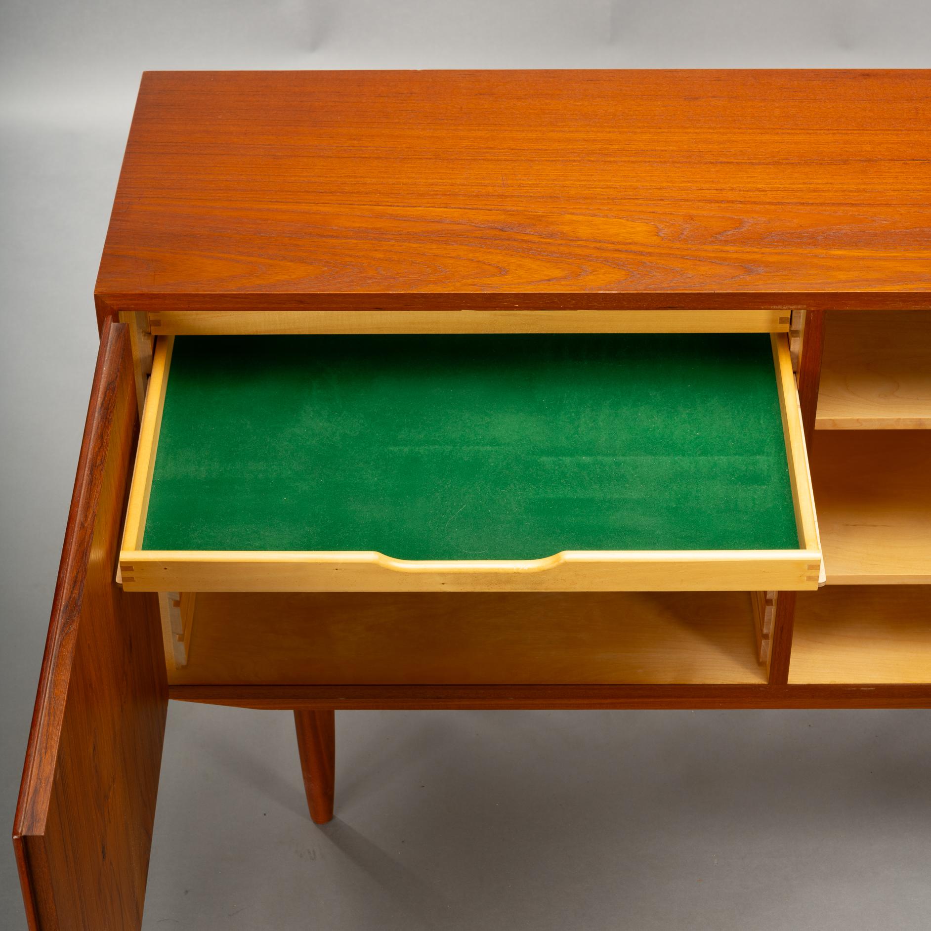 Credenza danese in teak n. 42 di Carlo Jensen per Hundevad & Co. In condizioni buone in vendita a Breda, Netherlands