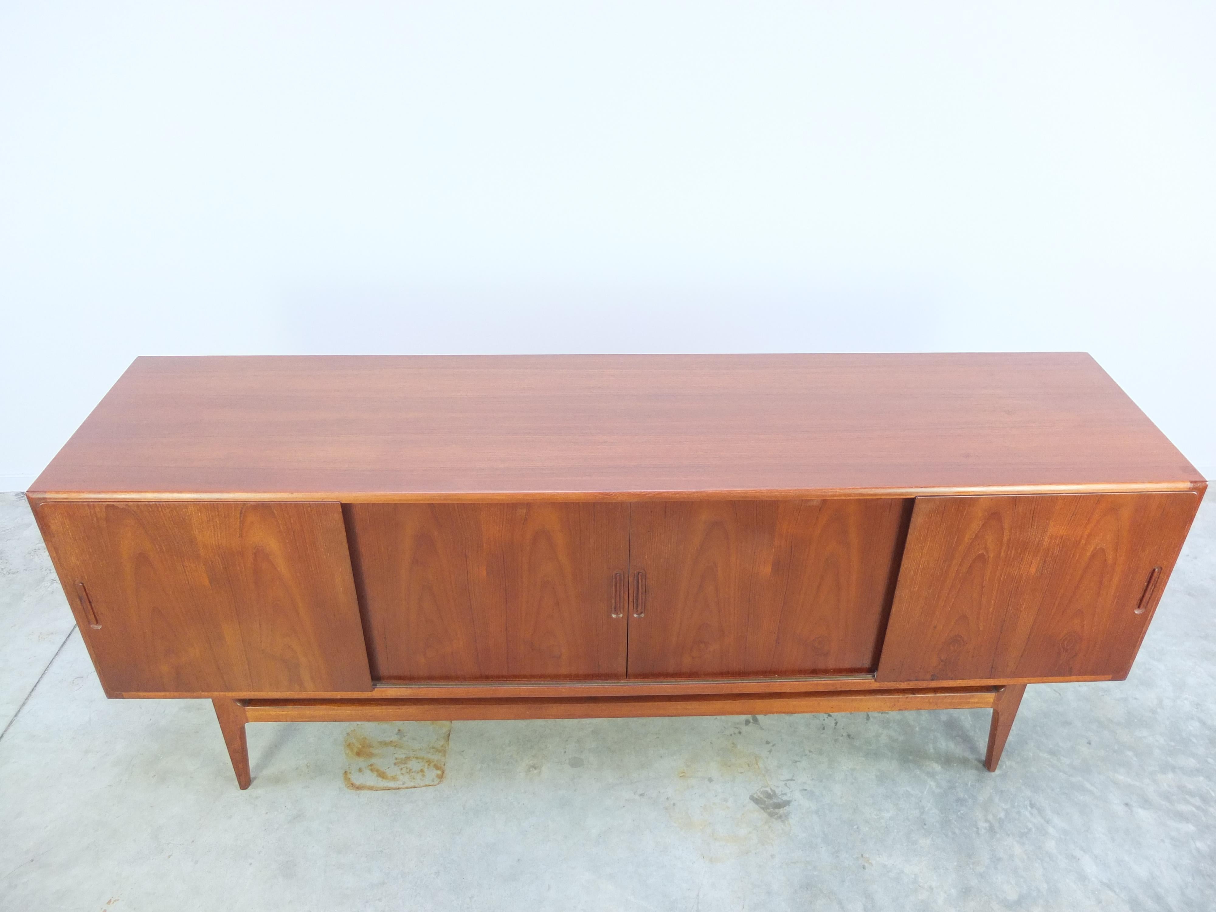Danish Teak Sideboard with Sliding Doors by Bernhard Pedersen & Søn, 1960s In Good Condition In Antwerpen, VAN