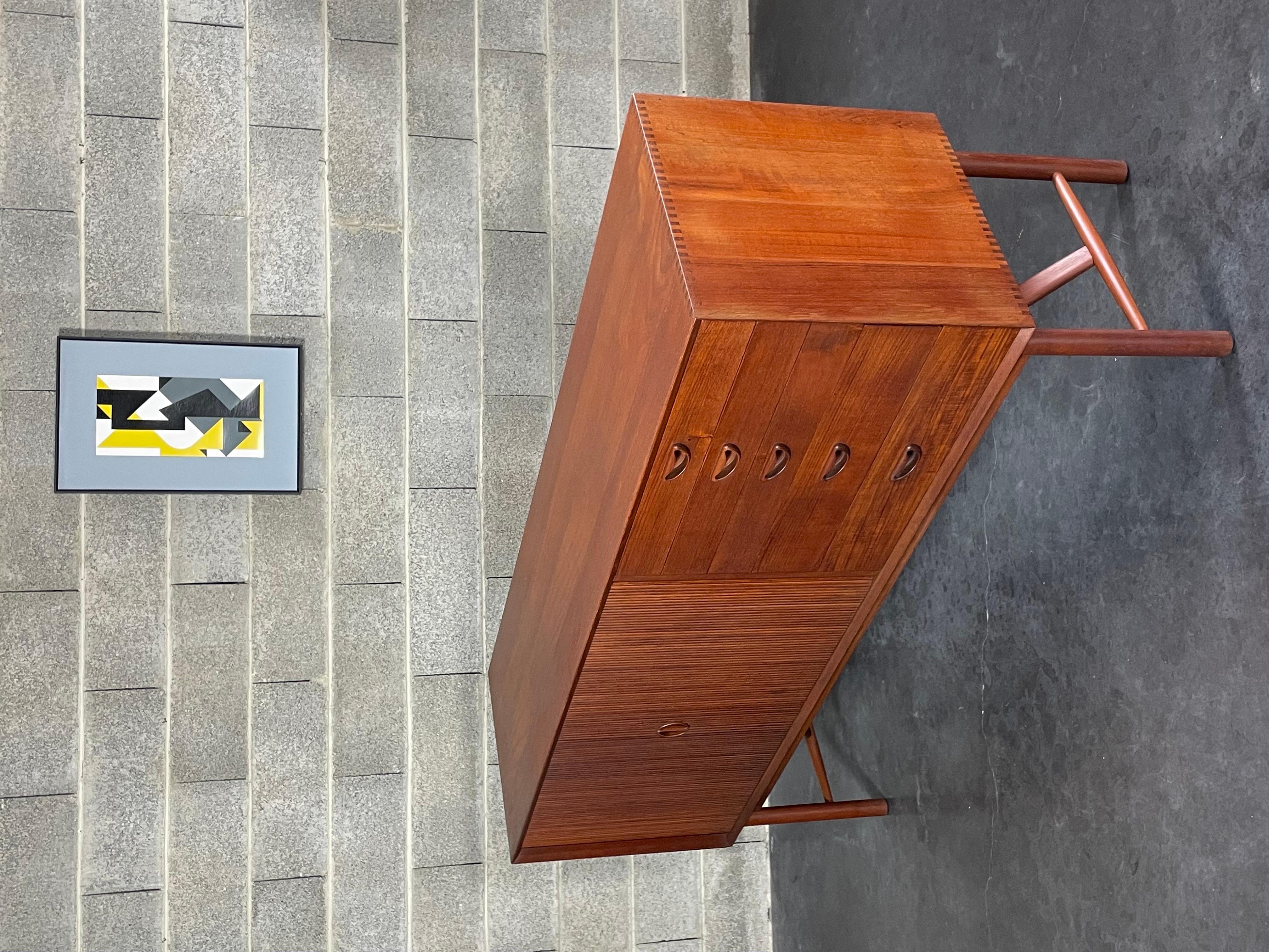 Dänisches Teakholz-Sideboard mit Tambour-Türen von Hvidt & Mølgaard 60s im Angebot 4