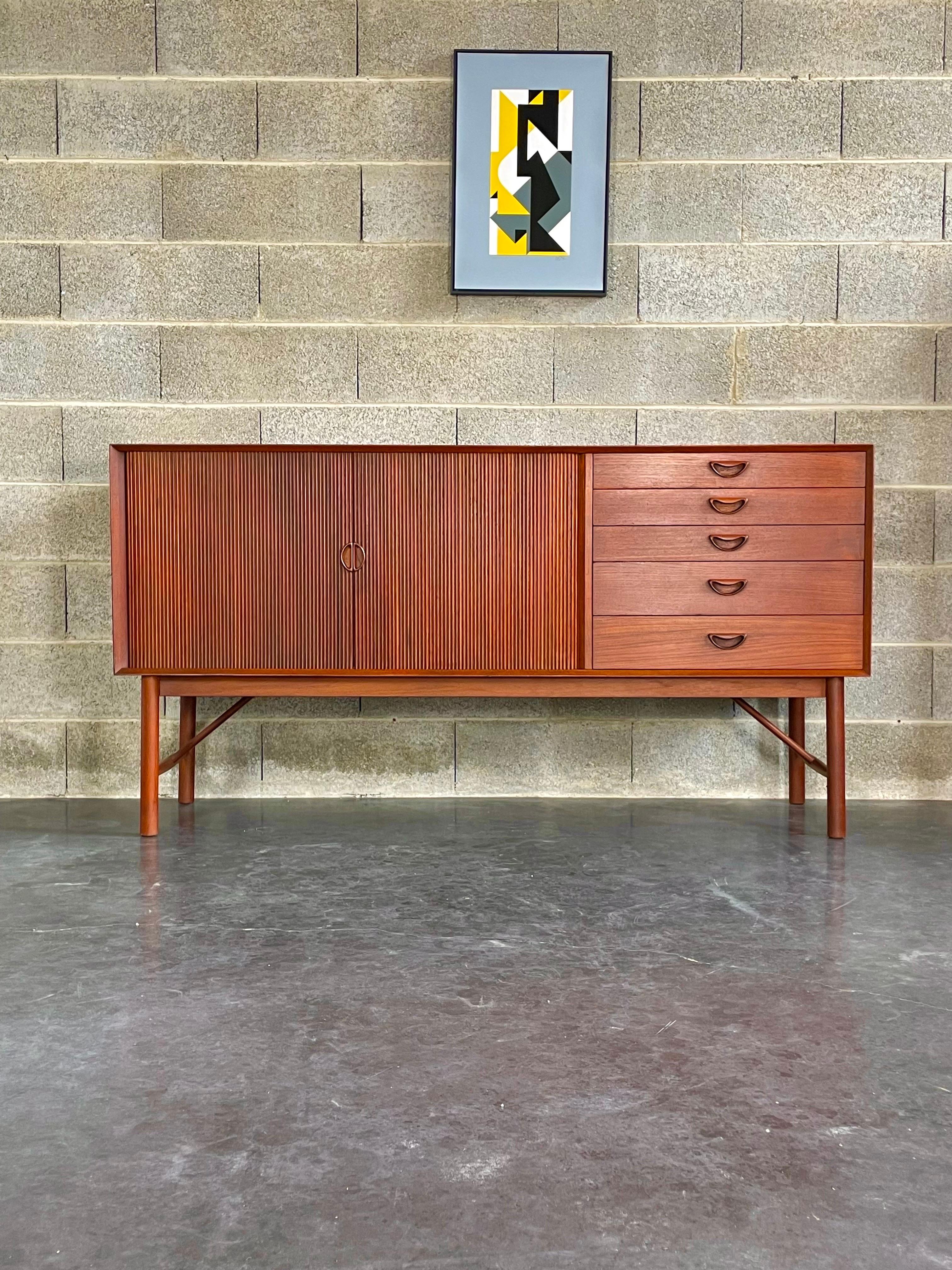 This Danish sideboard model 309C is a true design classic designed by the Danish architects Peter Hvidt & Orla Mølgaard Nielsen. It was produced in Denmark by Søborg Møbelfabrik during the 1950's. This is a rare piece made of solid teak wood. The