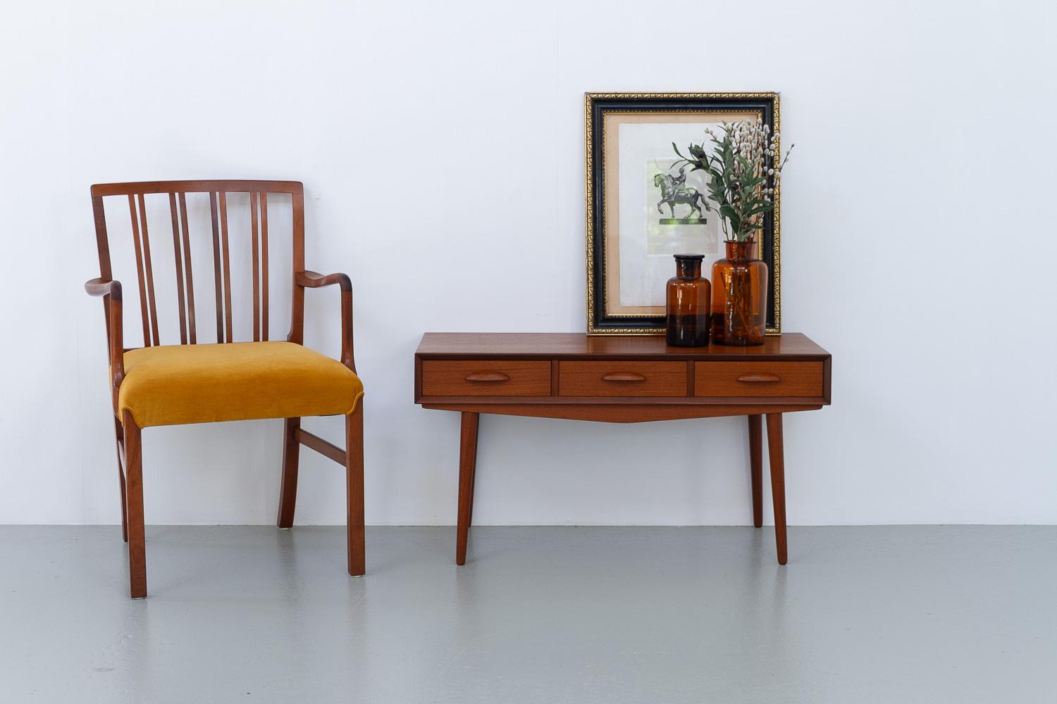 Buffet danois en teck à trois tiroirs, années 1960. en vente 7