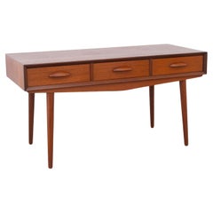 Dänisches Teak-Sideboard mit drei Schubladen, 1960er Jahre.