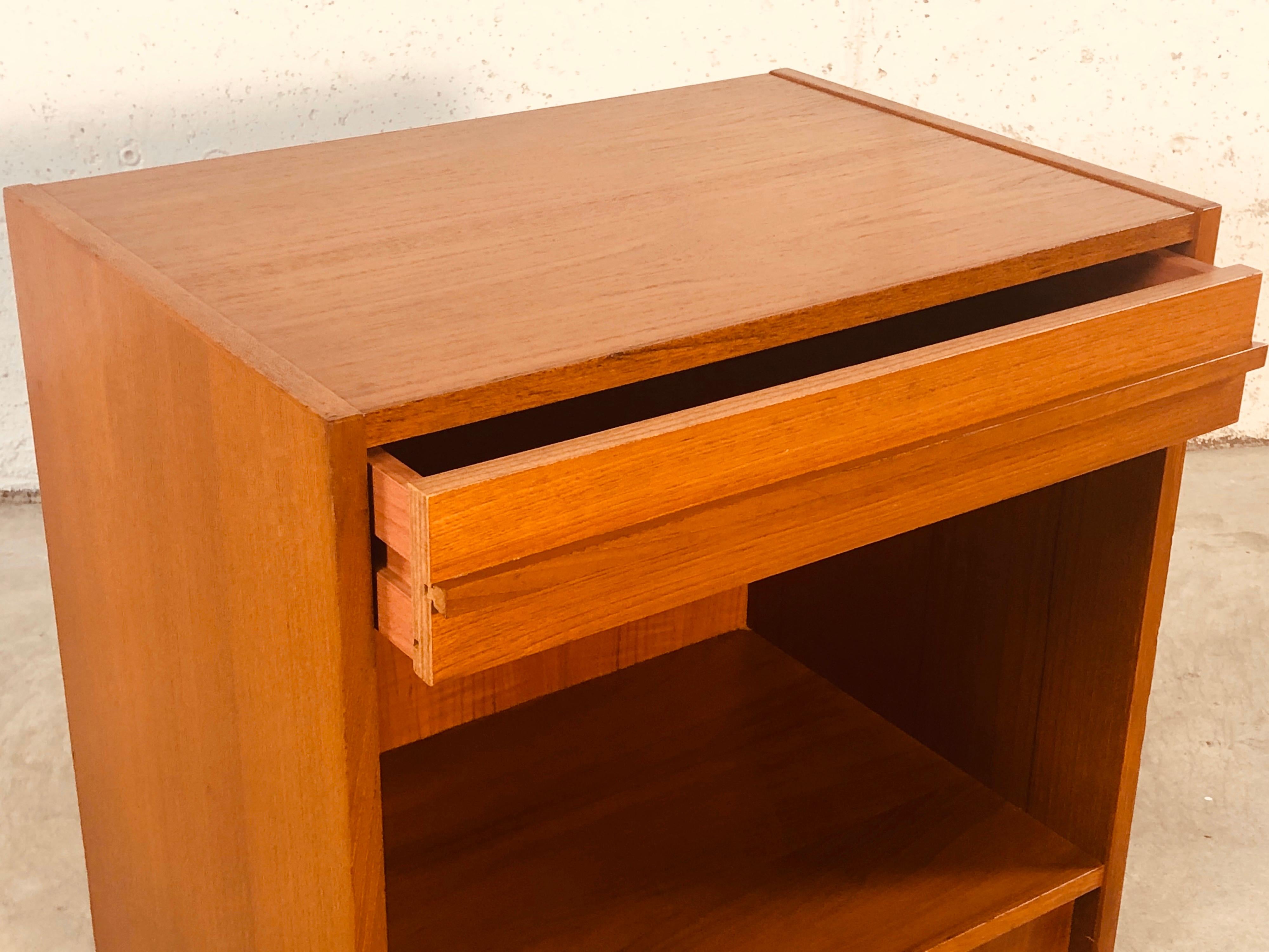 Danish Teak Single-Drawer Nightstand In Good Condition In Amherst, NH