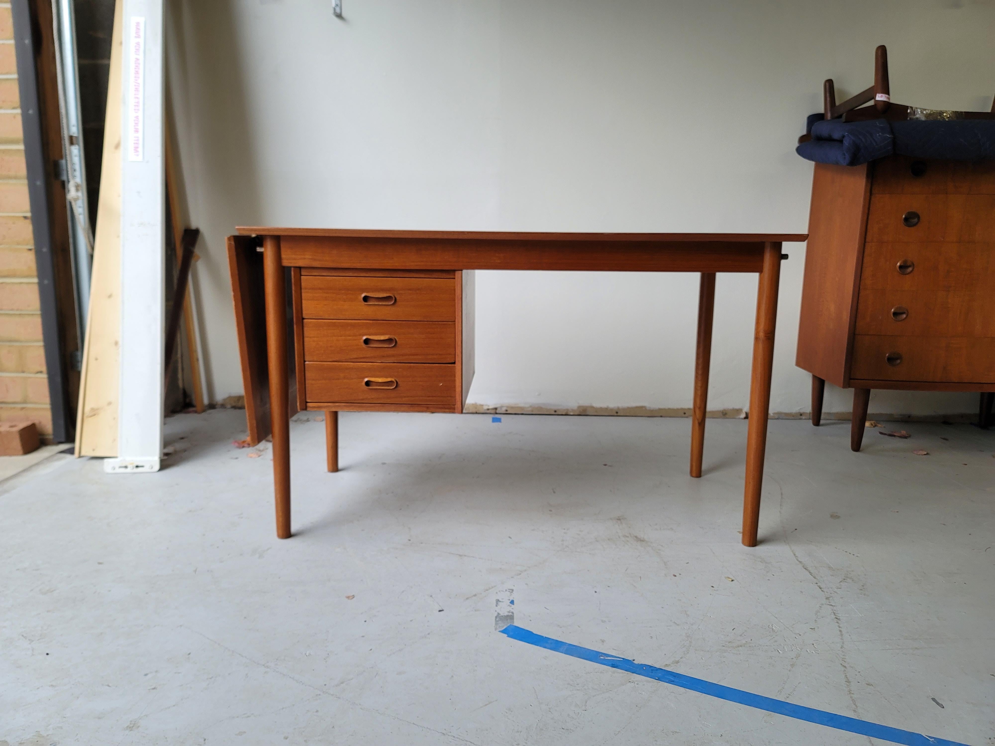 This Danish teak desk is widely attributed to famed designer Arne Vodder. The desk is a brilliant design with its adjustable size and accommodating drawer design. With its versatile design, ude it in a dedicated home office or a work nook. 

This