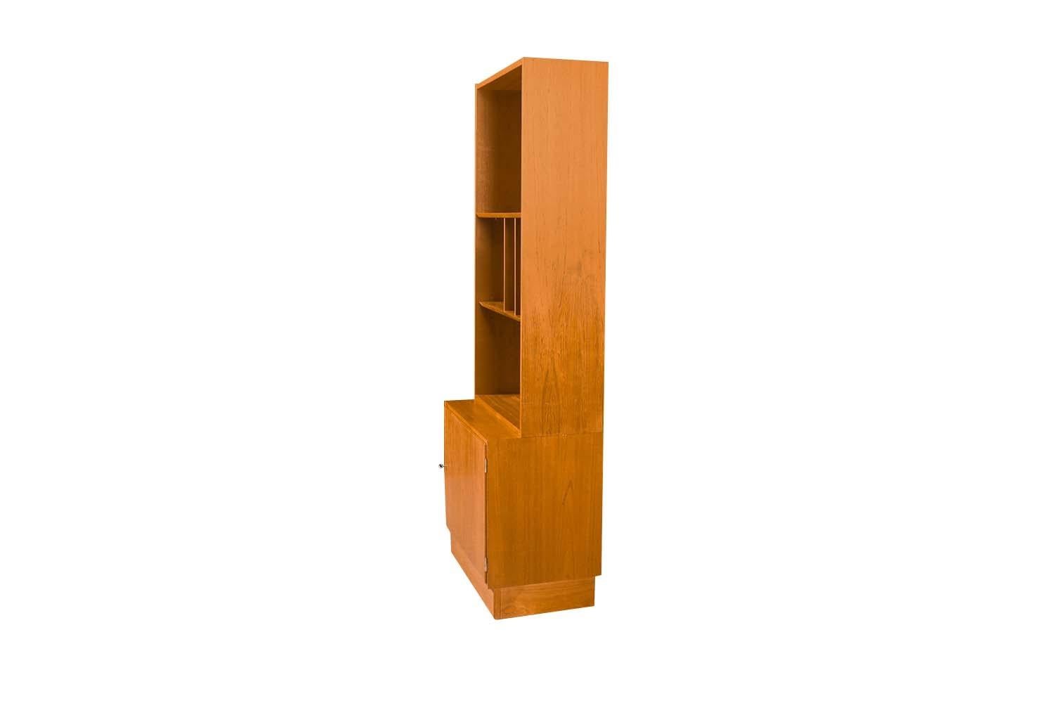 Danish Teak Slim Cabinet Hutch Adjustable Shelves In Good Condition In Baltimore, MD