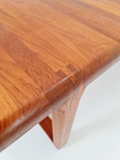 Tavolino in teak massiccio danese di Niels Bach per Randers Möbel, 1960
