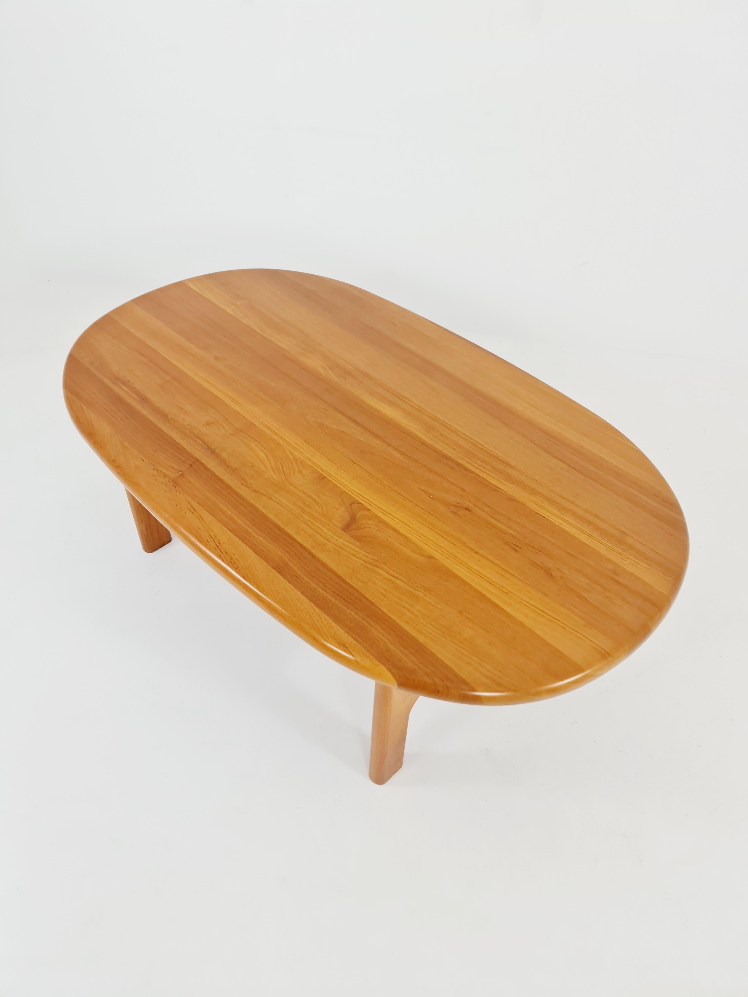 Teck Table basse/ table d'appoint danoise en teck massif Par Niels Bach pour Randers Möbel, 1960 en vente