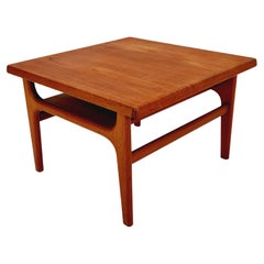 Mesa de centro/mesita auxiliar danesa de teca maciza Por Niels Bach para Randers Möbel, 1960