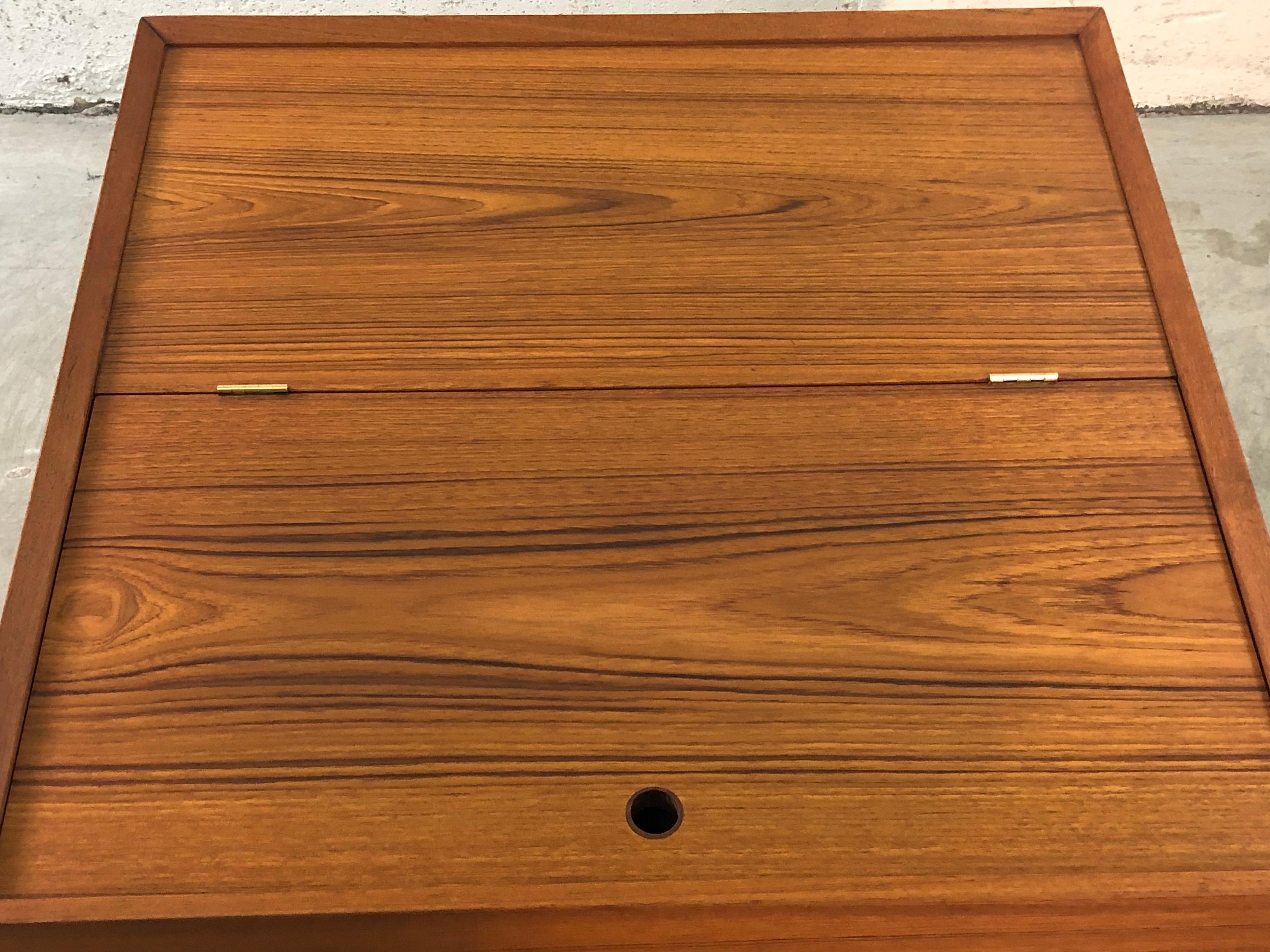 Danish Teak Square Storage Coffee Table In Good Condition For Sale In Amherst, NH