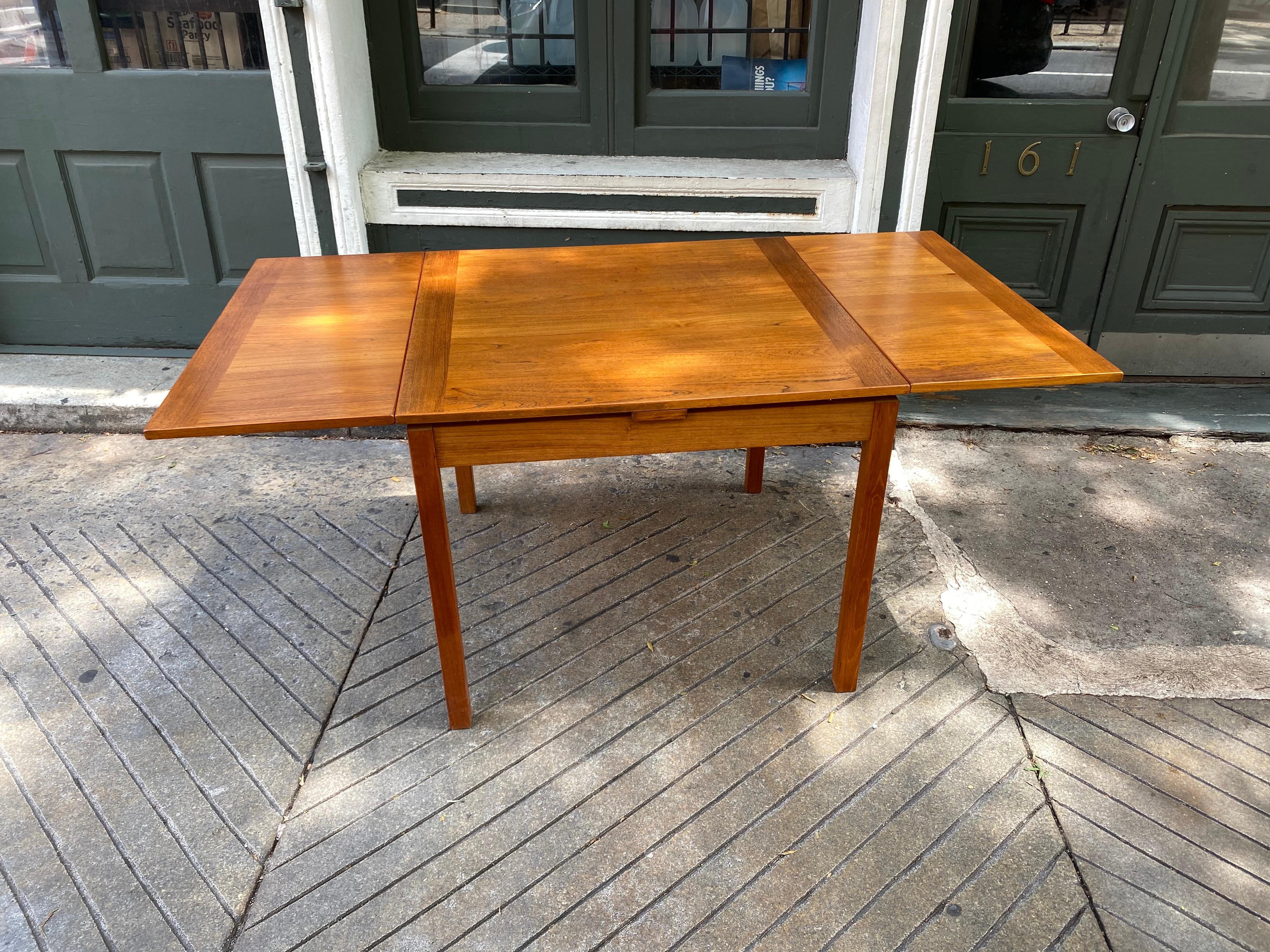 Danish Teak Square Table with Pull Out Leaves In Good Condition In Philadelphia, PA