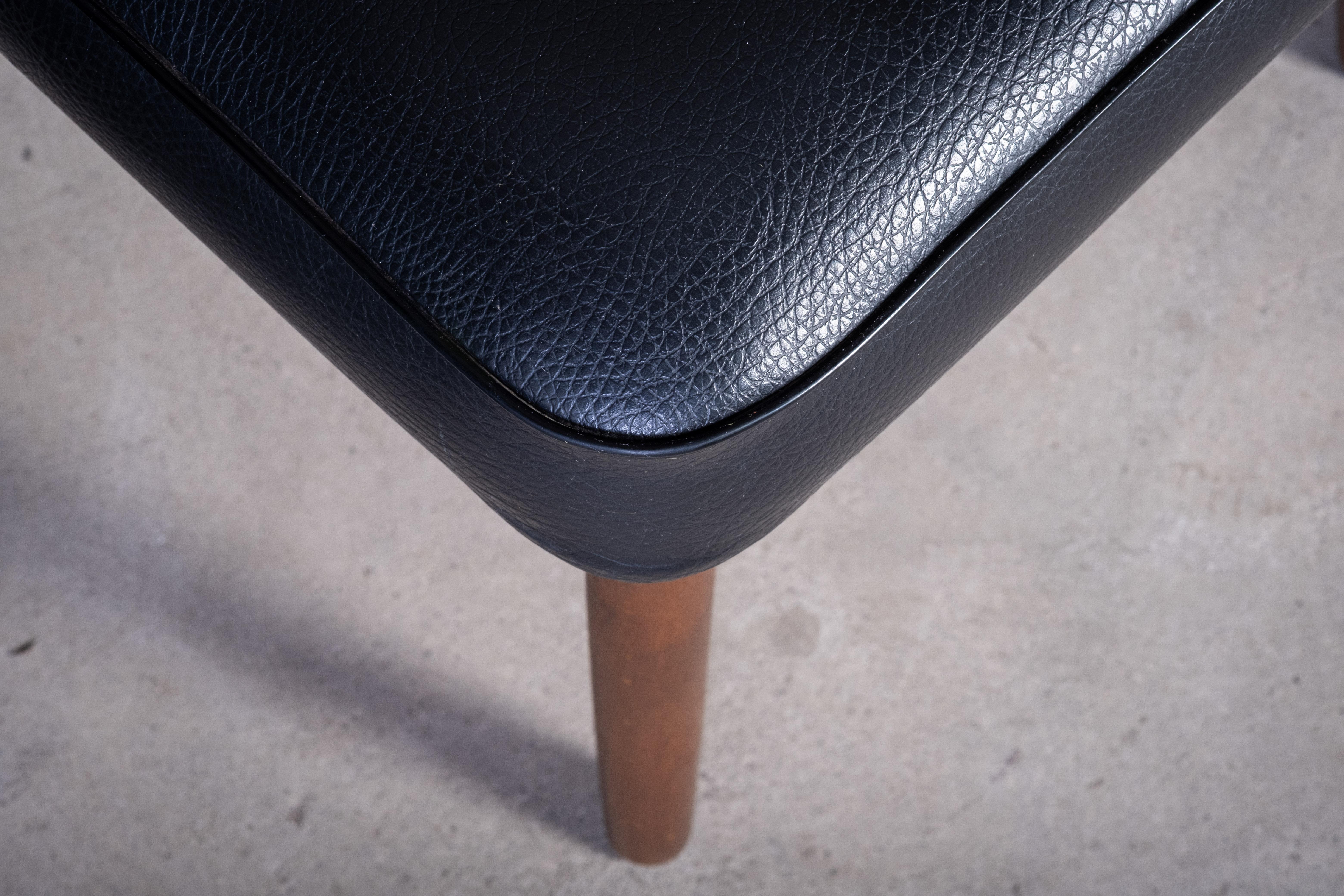 Taburete danés de teca, años 60 mediados del siglo XX en venta